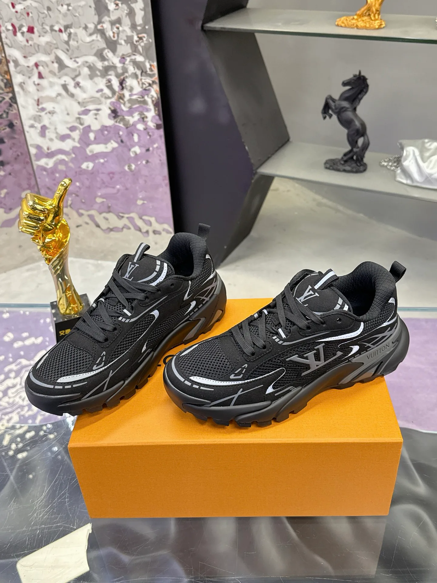 Кроссовки Мужские Louis Vuitton 17530451