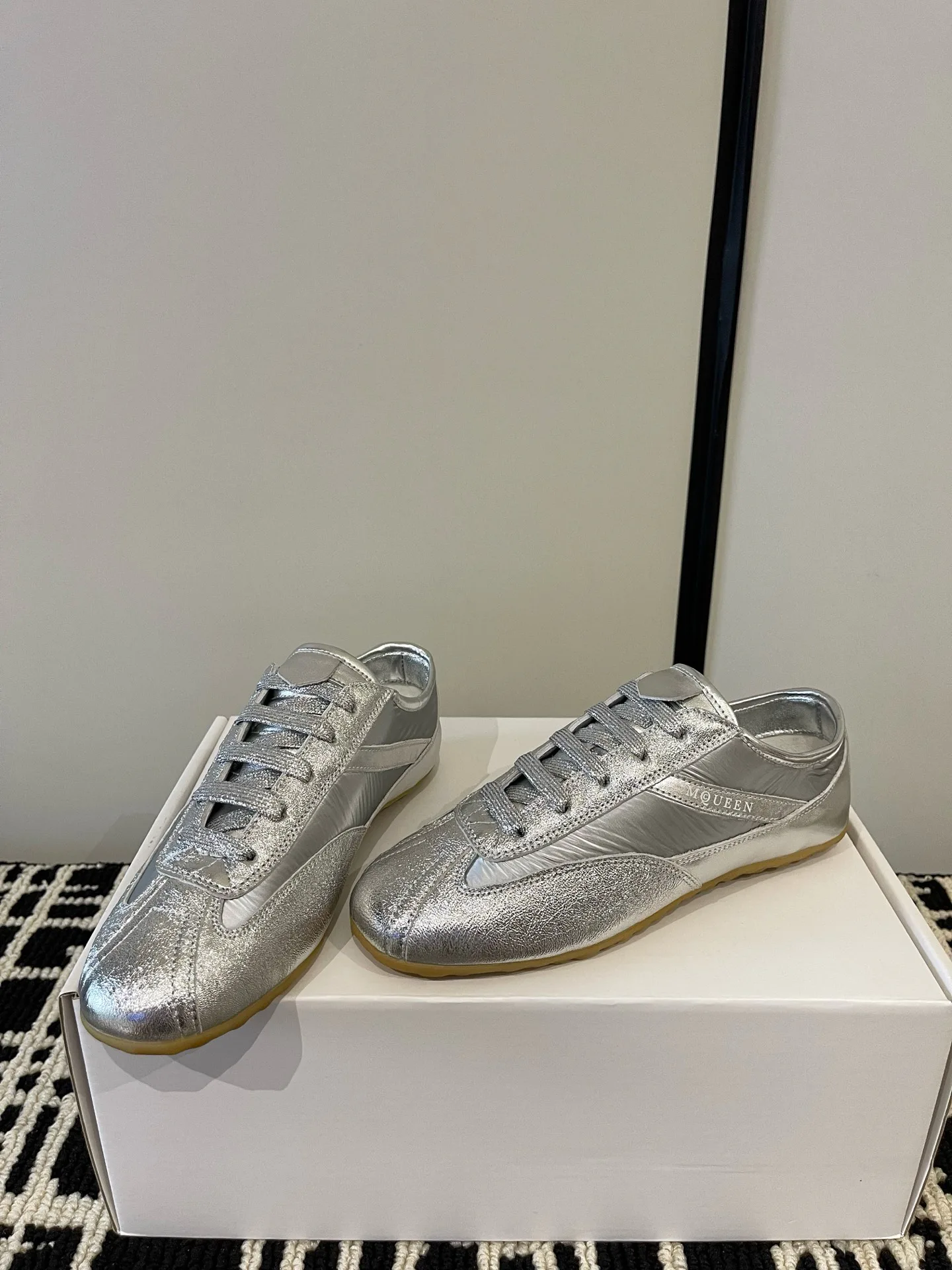 Кроссовки Женские Alexander Mcqueen 18386233