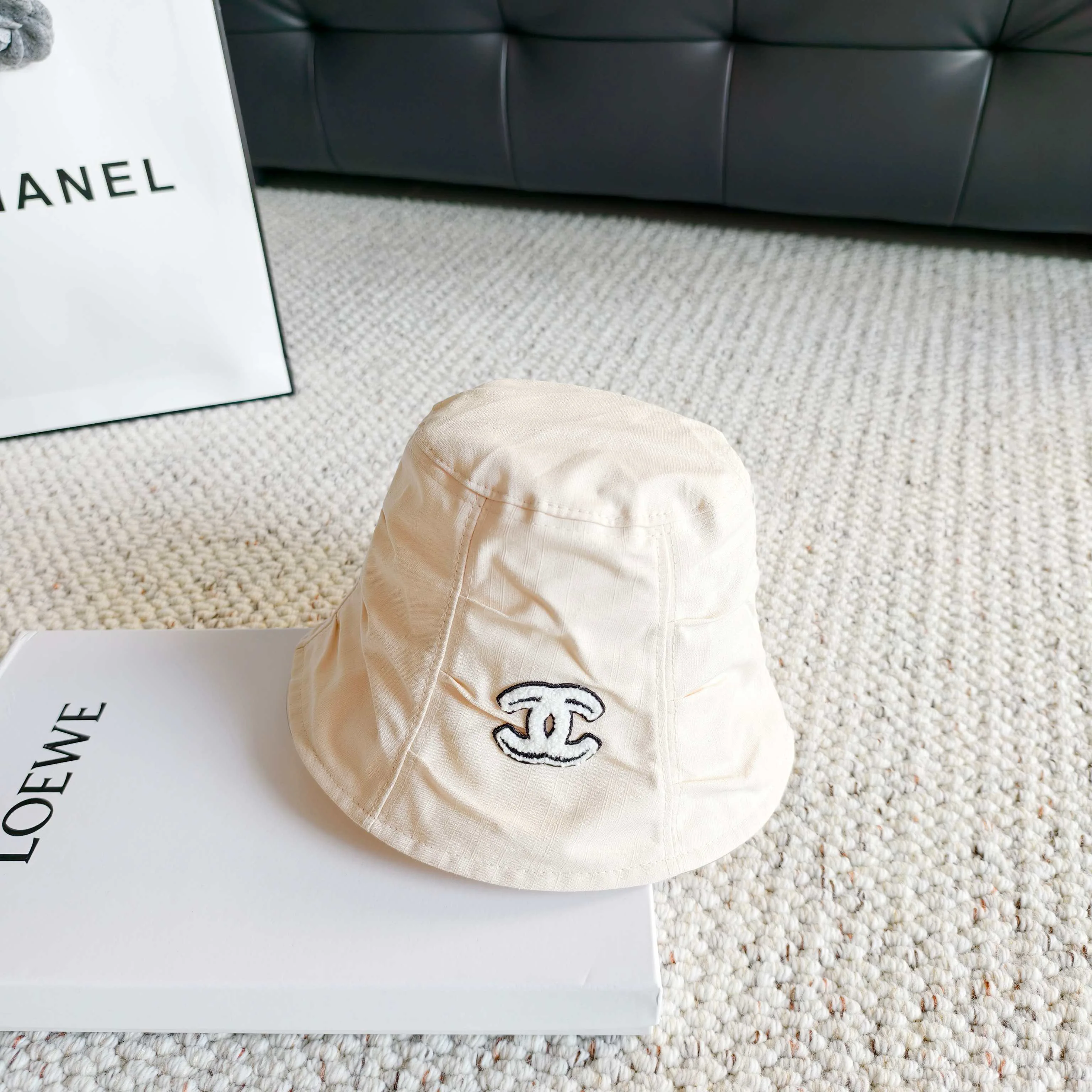 Головные Уборы Chanel 17498327