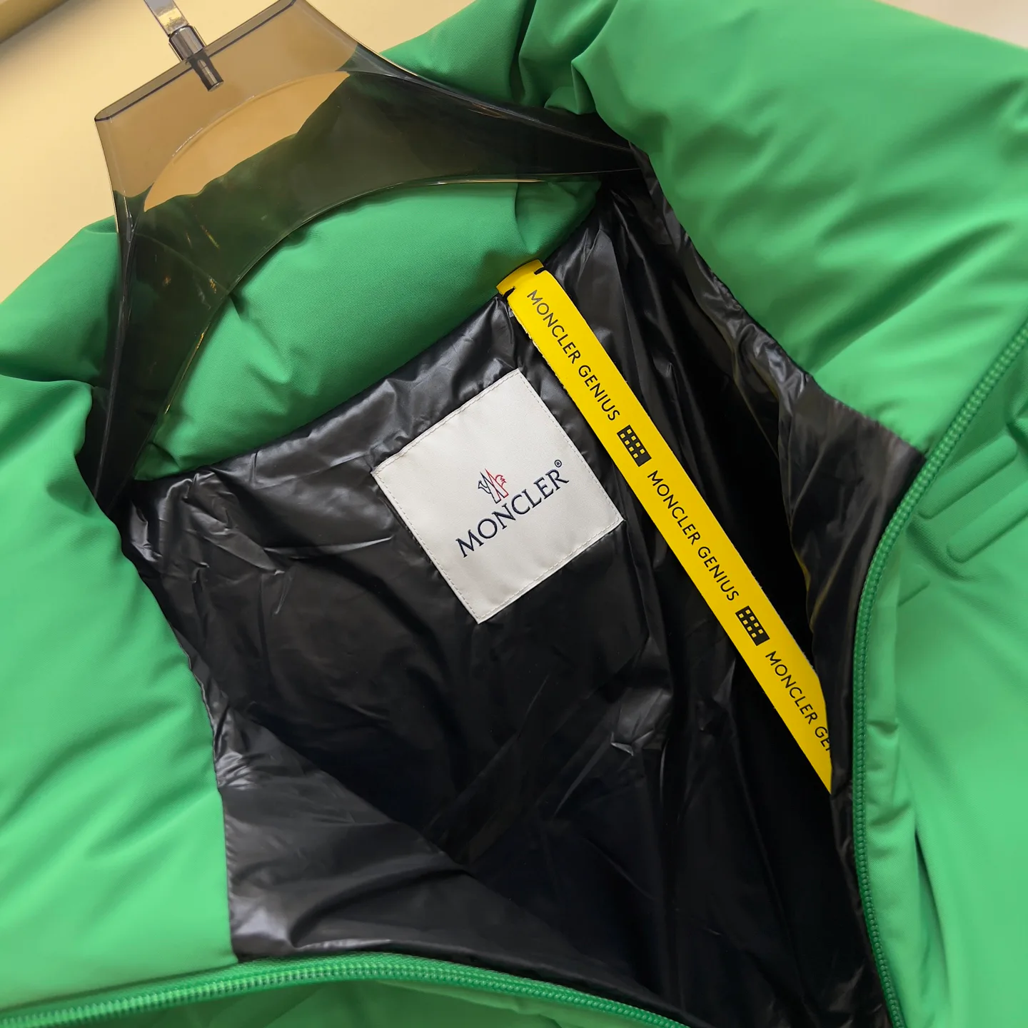 Куртки И Пуховики Женские Moncler 844081