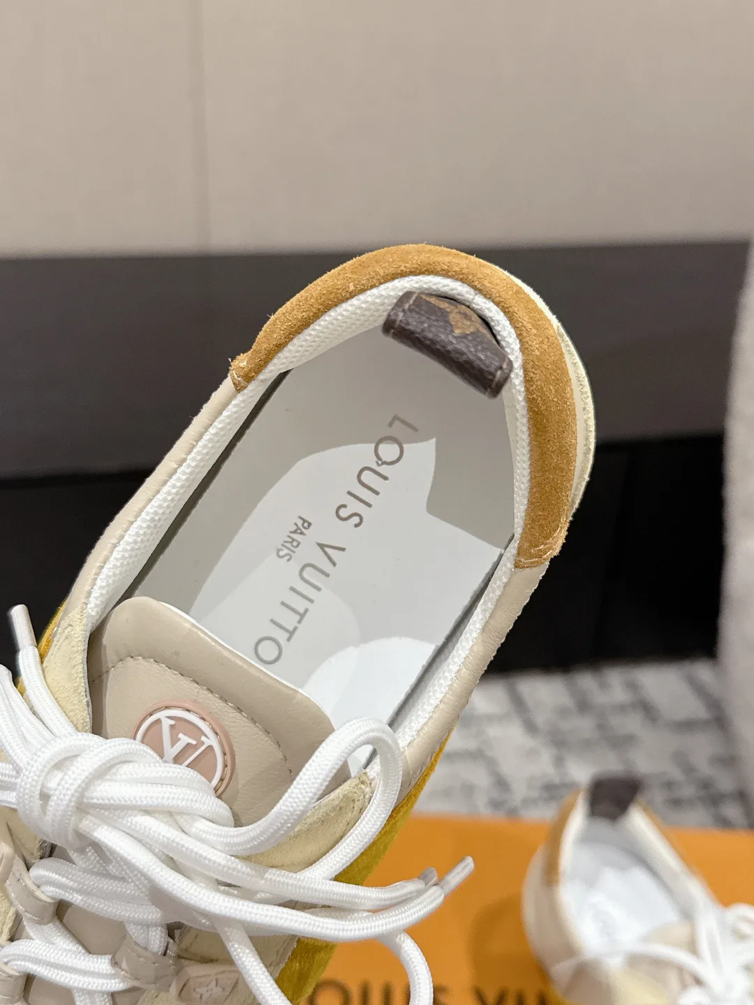 Кроссовки Женские Louis Vuitton 18409754