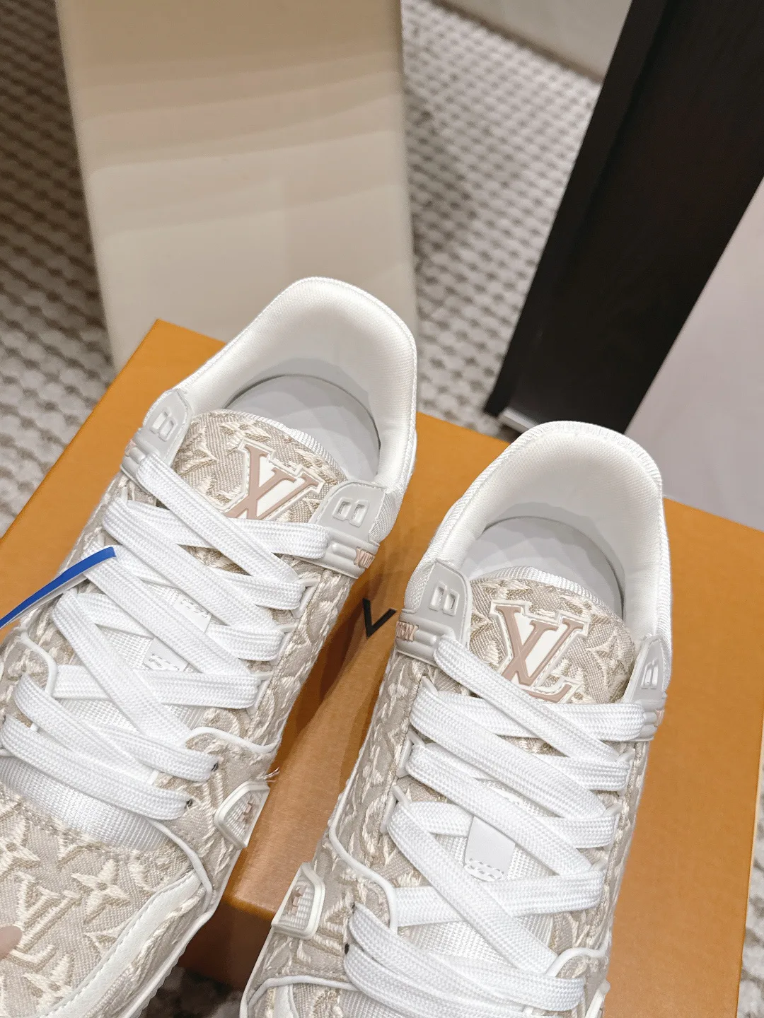 Кроссовки Женские Louis Vuitton 17657685