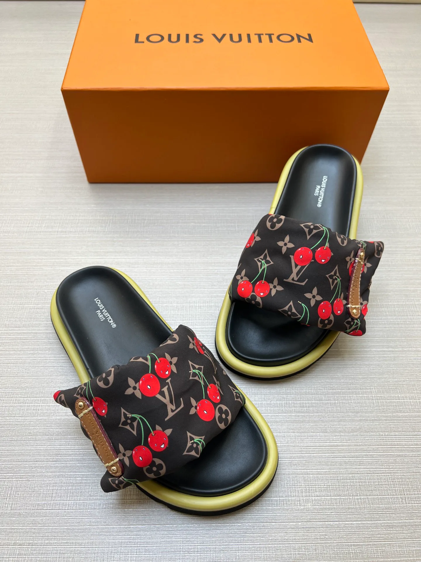 Шлепанцы Женские Louis Vuitton 9801563