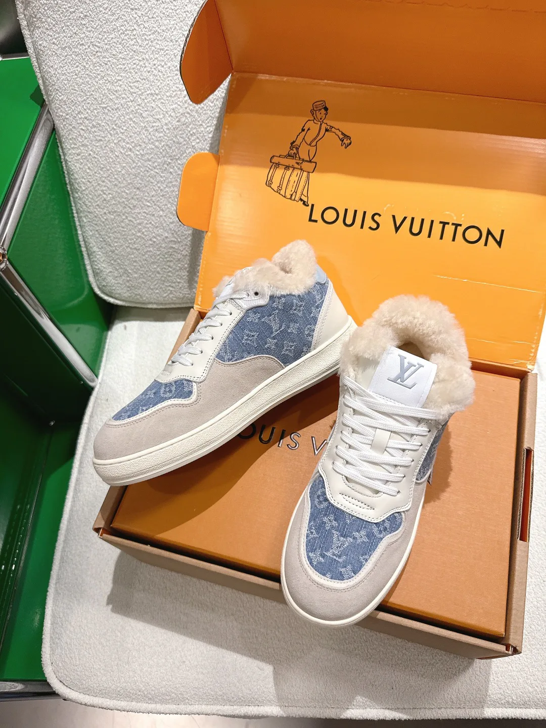 Кроссовки Женские Louis Vuitton 402100