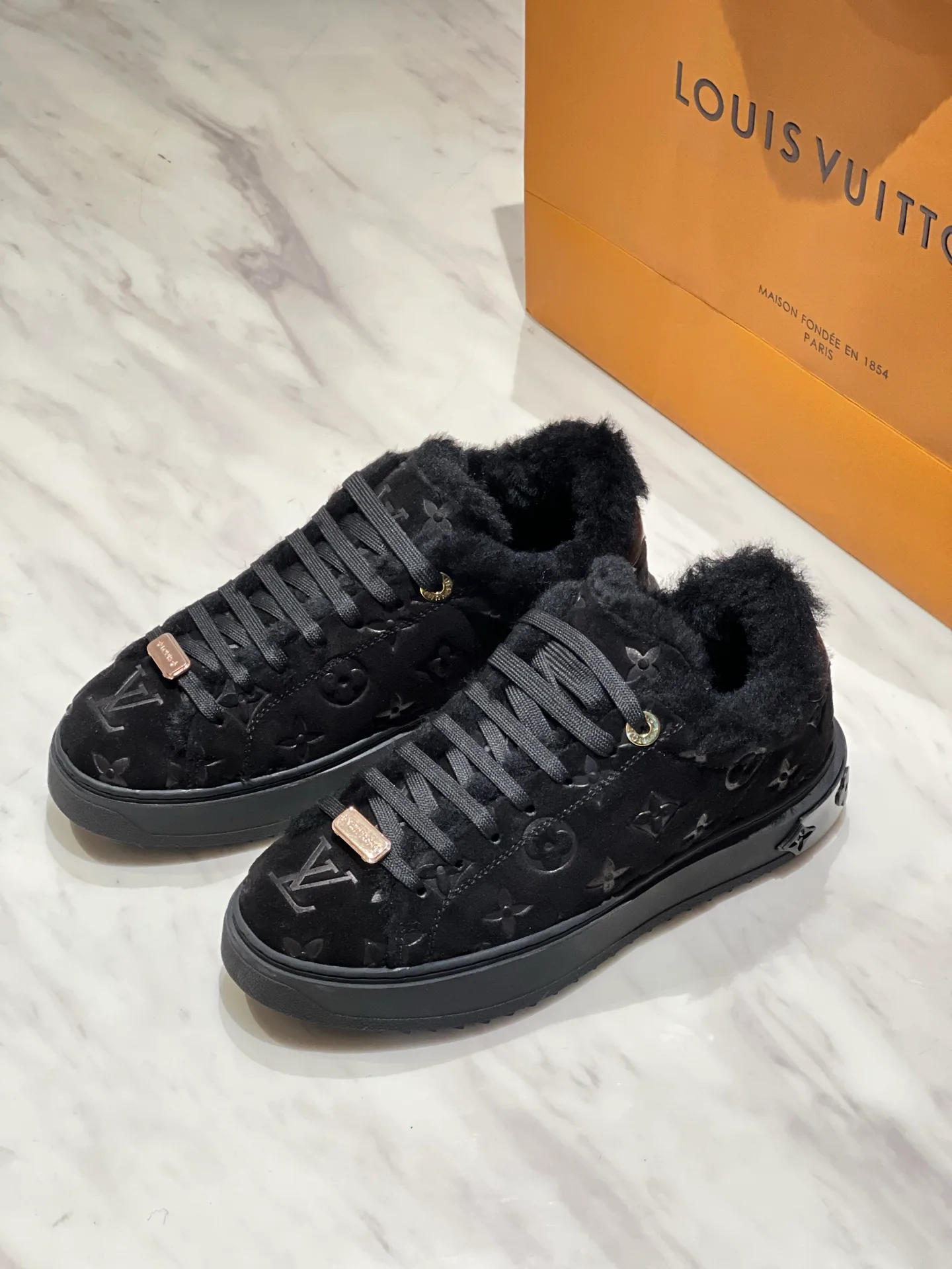 Кроссовки Женские Louis Vuitton 18998313