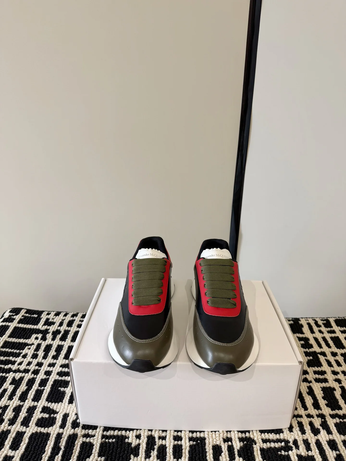 Кроссовки Женские Alexander Mcqueen 13343936