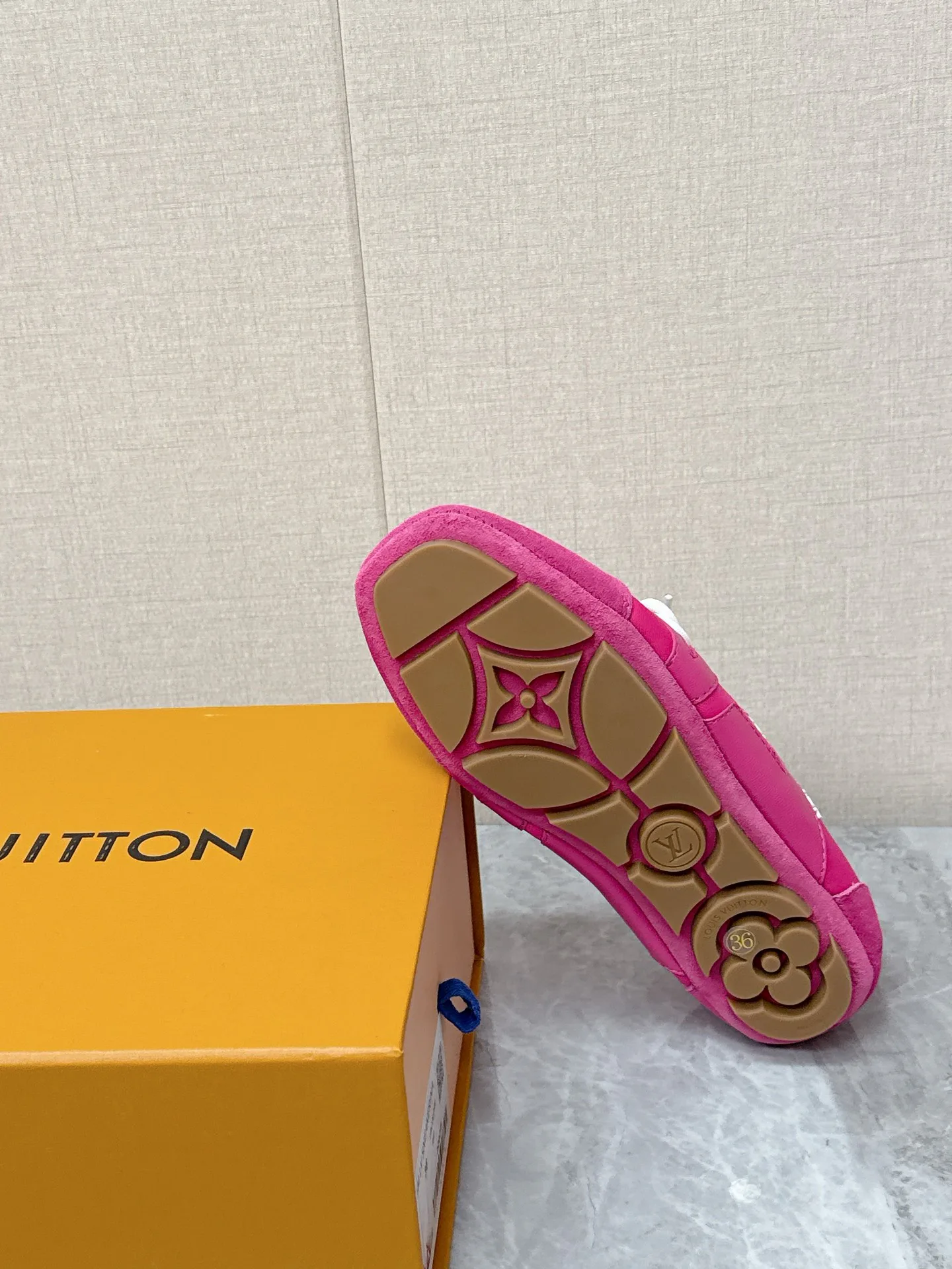 Кроссовки Женские Louis Vuitton 2625306