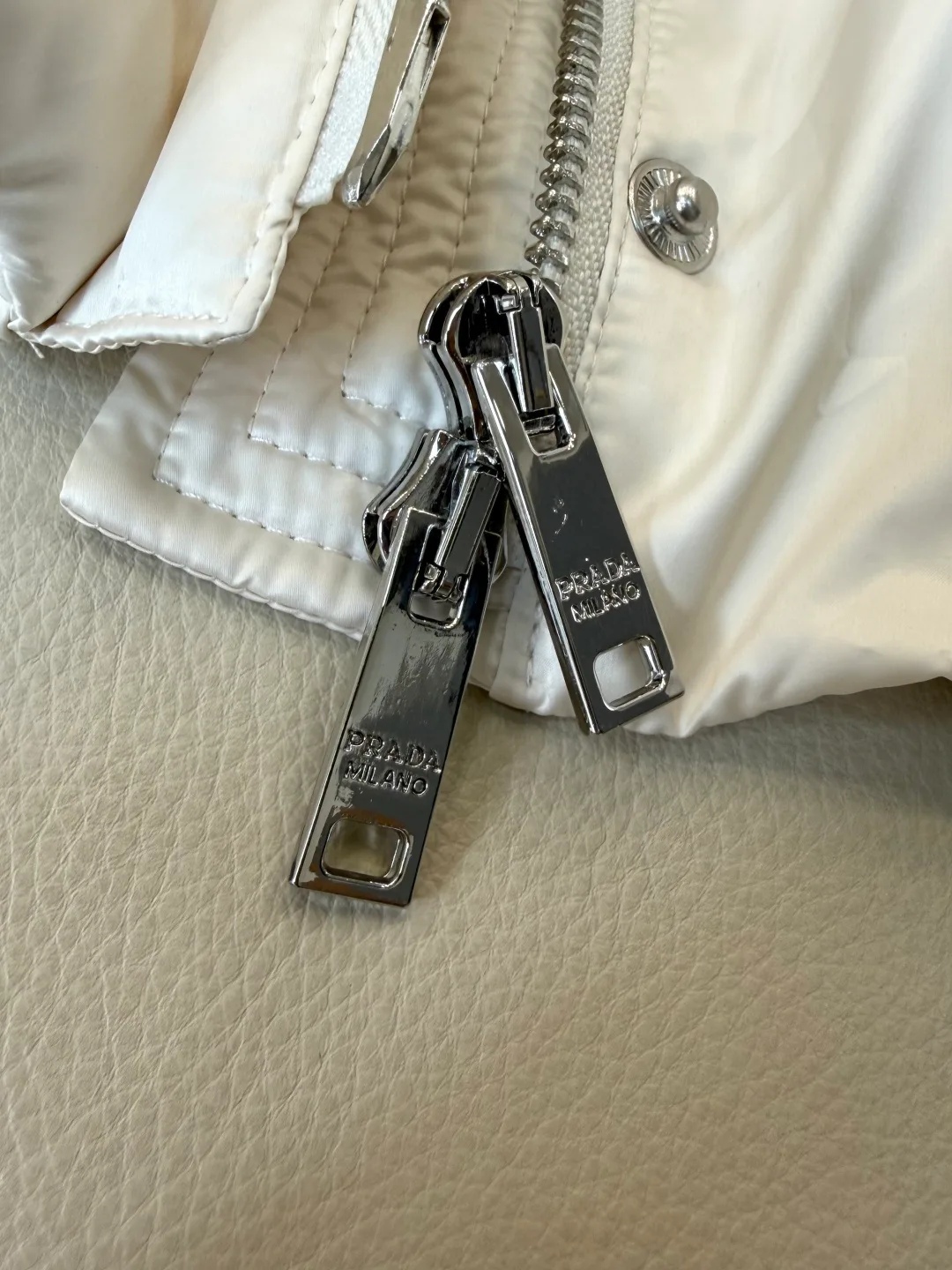 Куртки И Пуховики Женские Prada 18674645