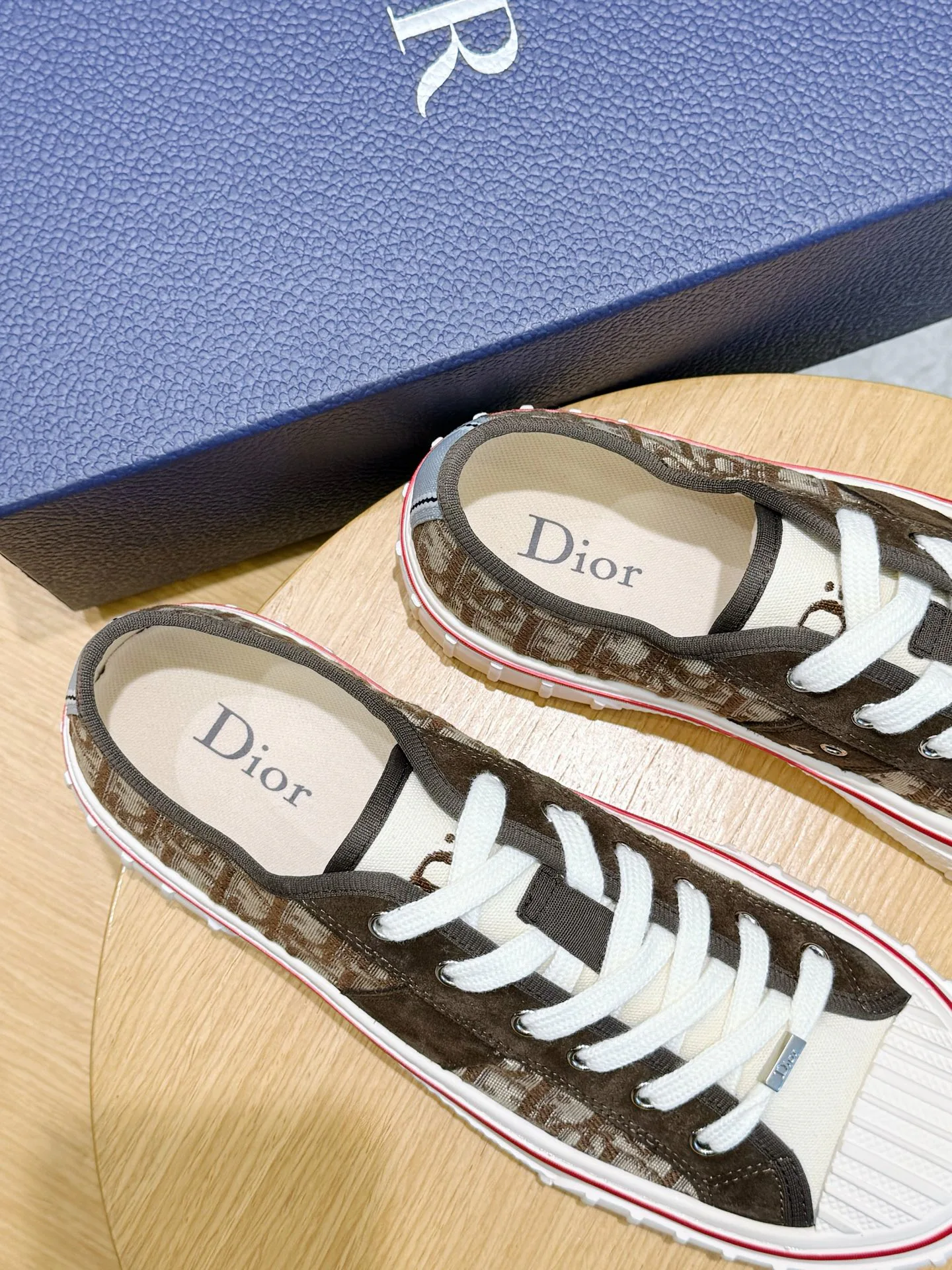 Кроссовки Женские Christian Dior 18101565