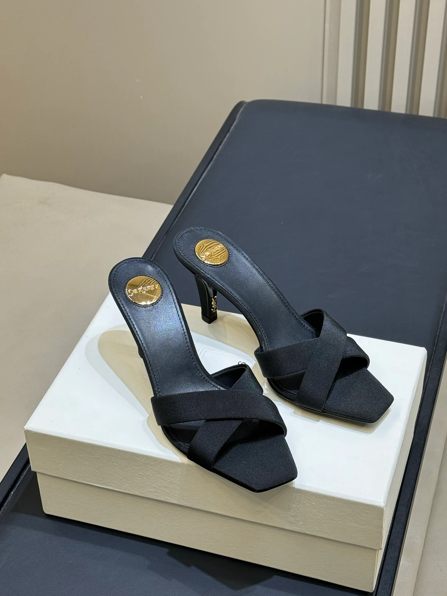 Босоножки Женские Saint Laurent 3891373