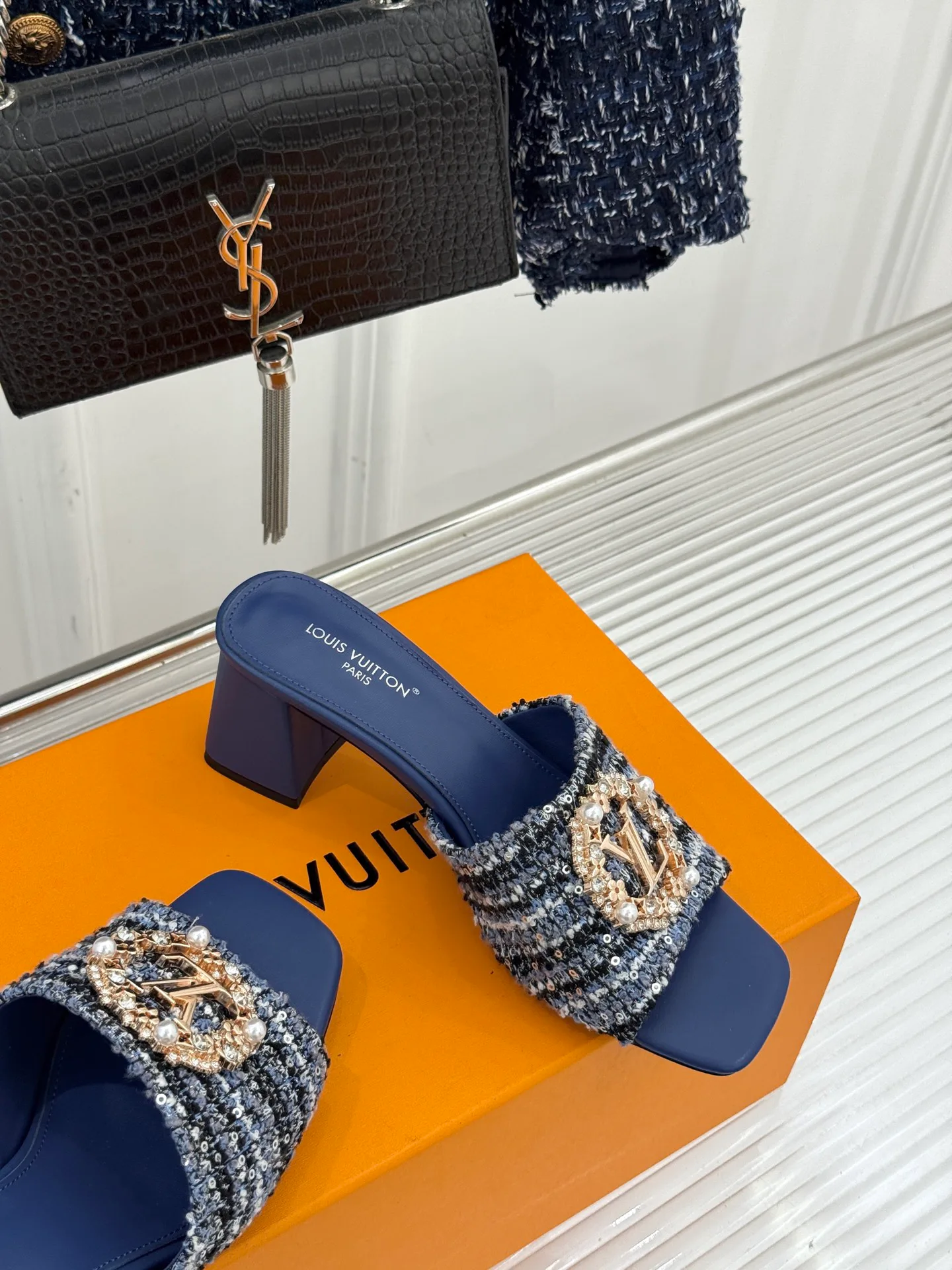Шлепанцы Женские Louis Vuitton 2768099