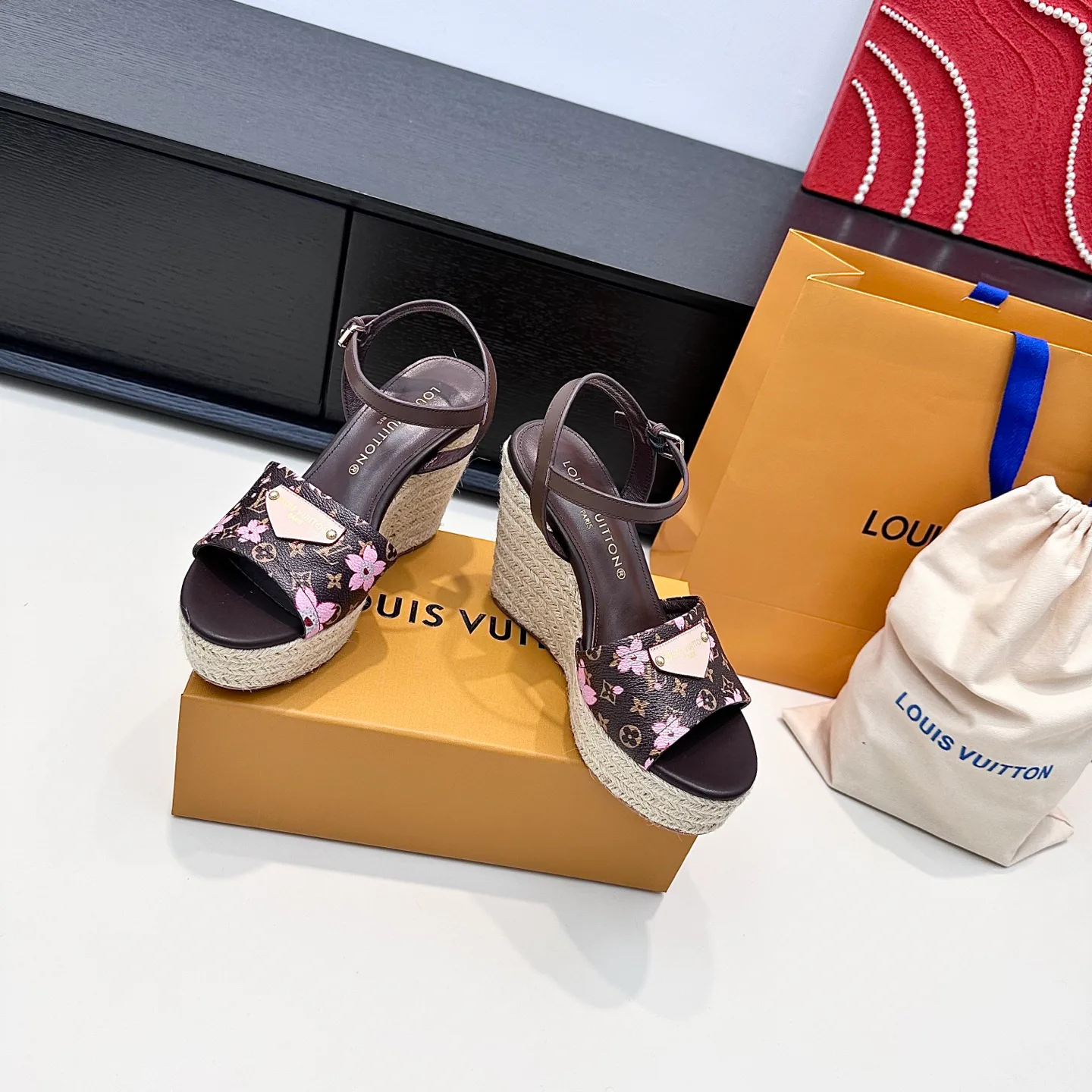 Босоножки Женские Louis Vuitton 11566065