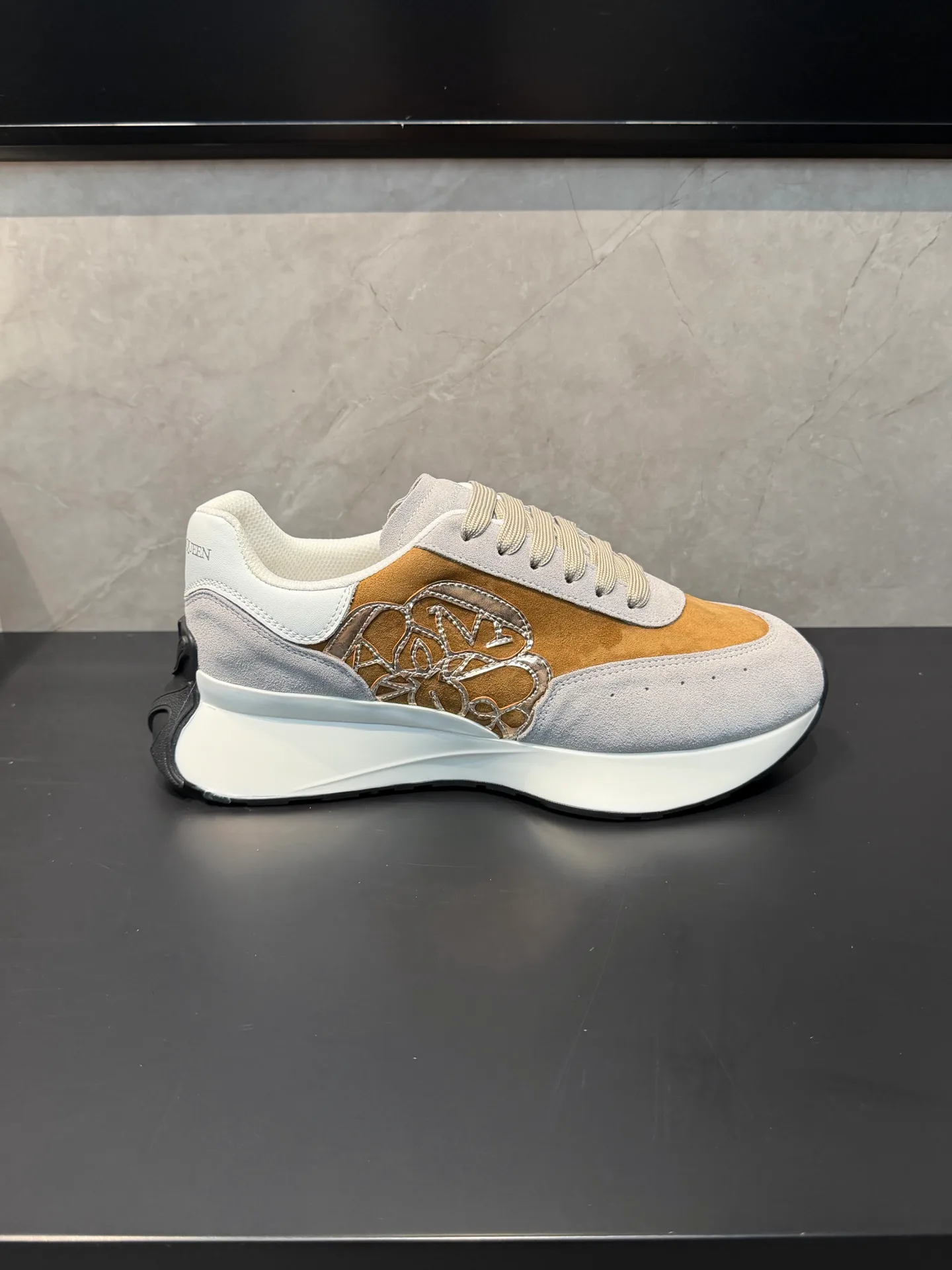 Кроссовки Женские Alexander Mcqueen 18363886