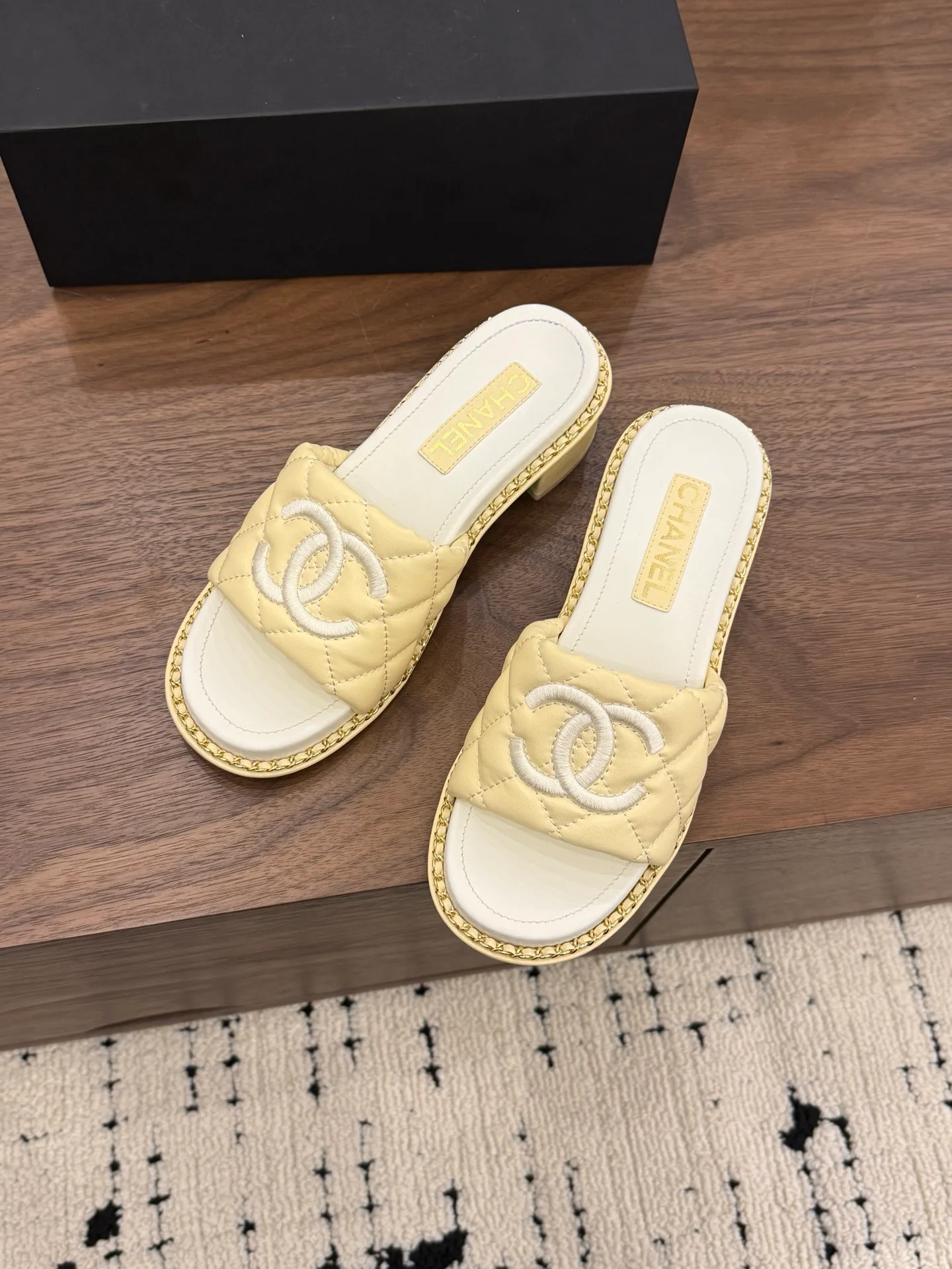 Сандалии Женские Chanel 11702107