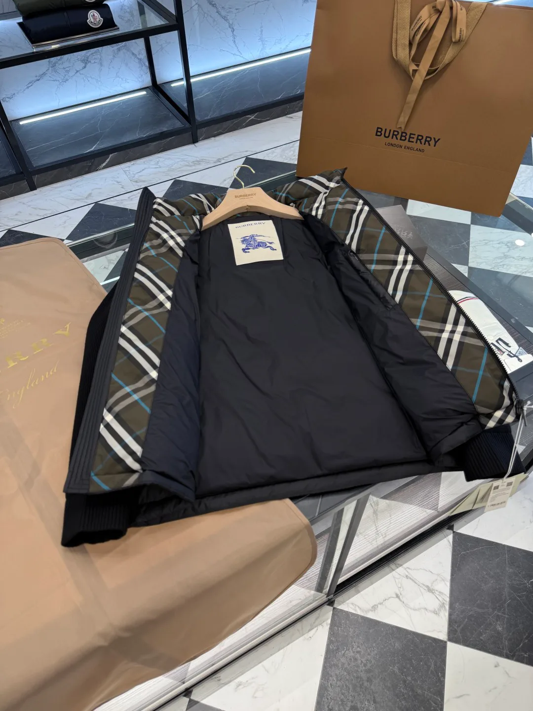 Куртки И Пуховики Женские Burberry 18007672