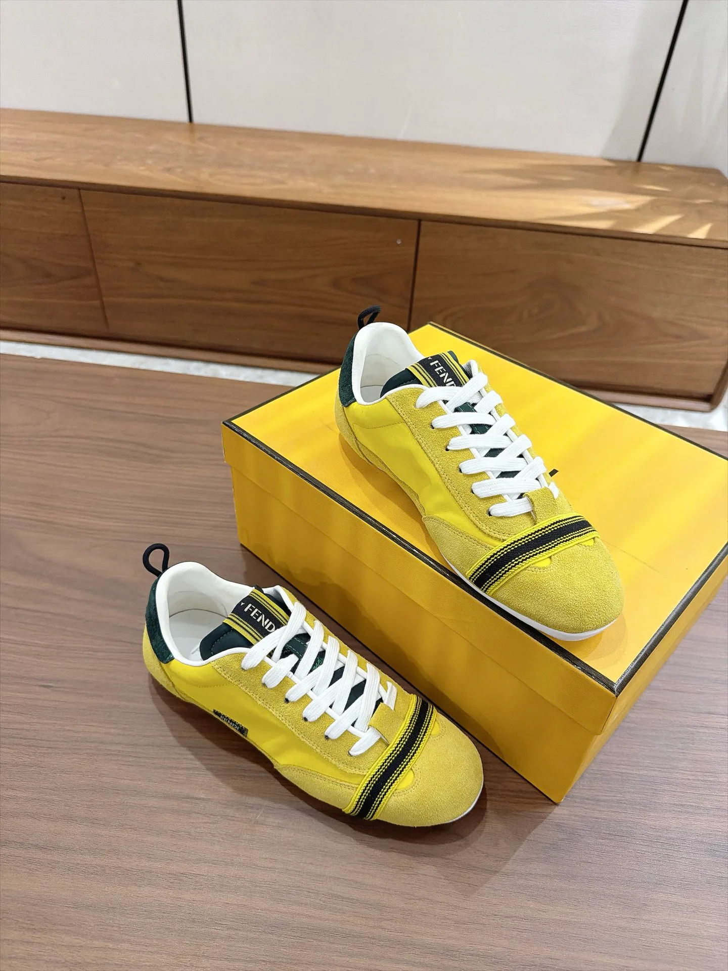 Кроссовки Женские Fendi 18373647