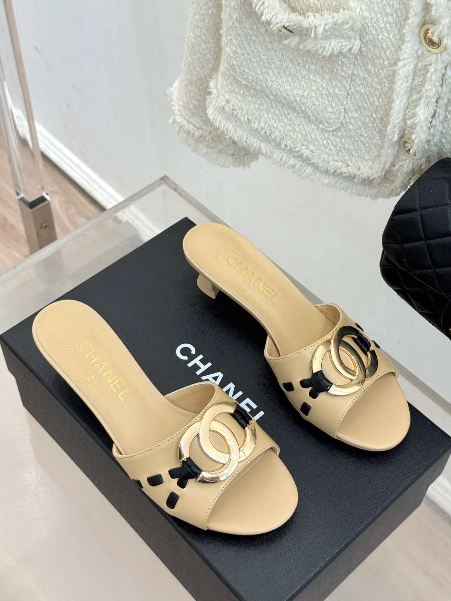 Босоножки Женские Chanel 17025704