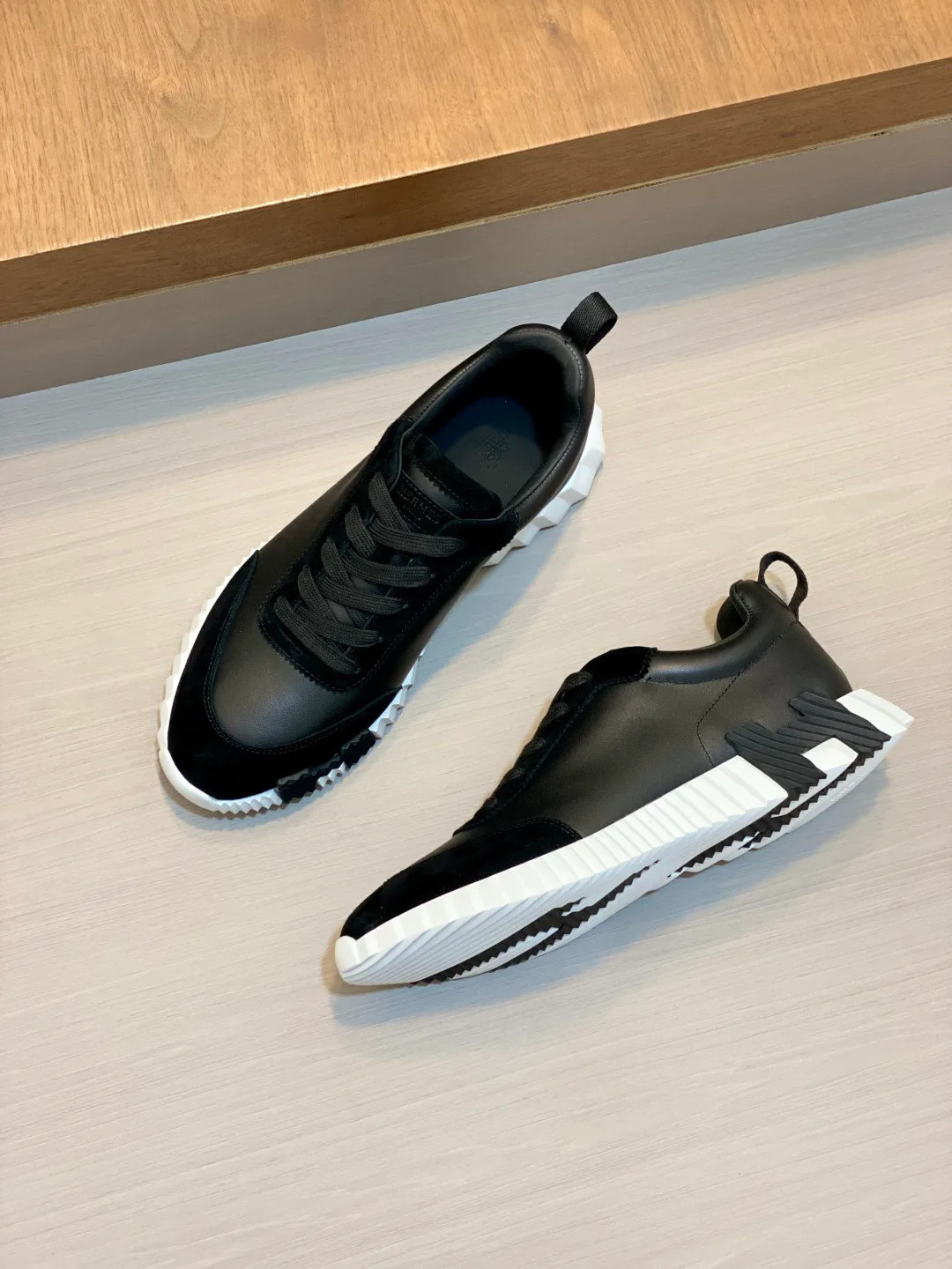 Кроссовки Женские Hermes 18039733