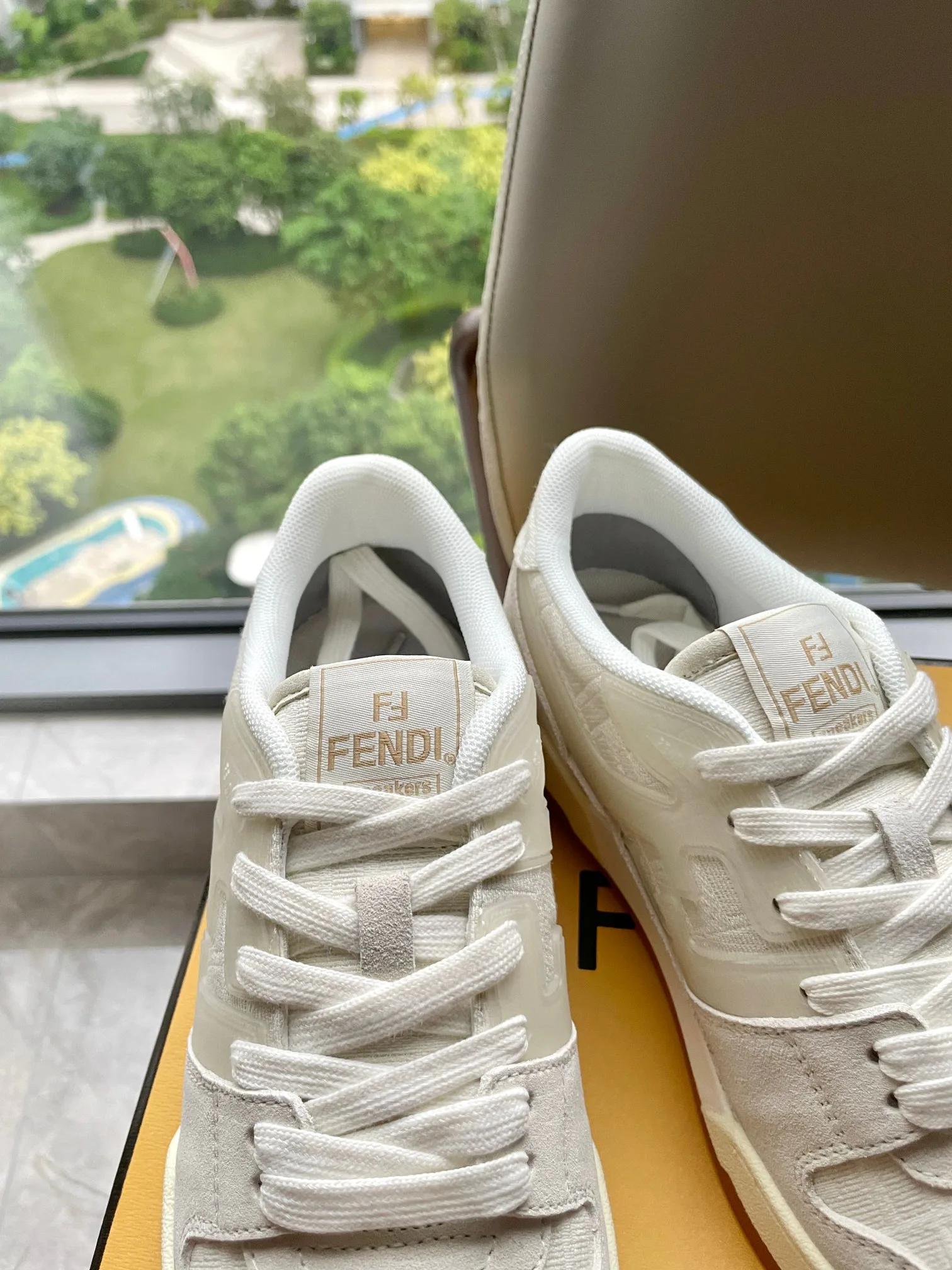 Кроссовки Женские Fendi 10822607