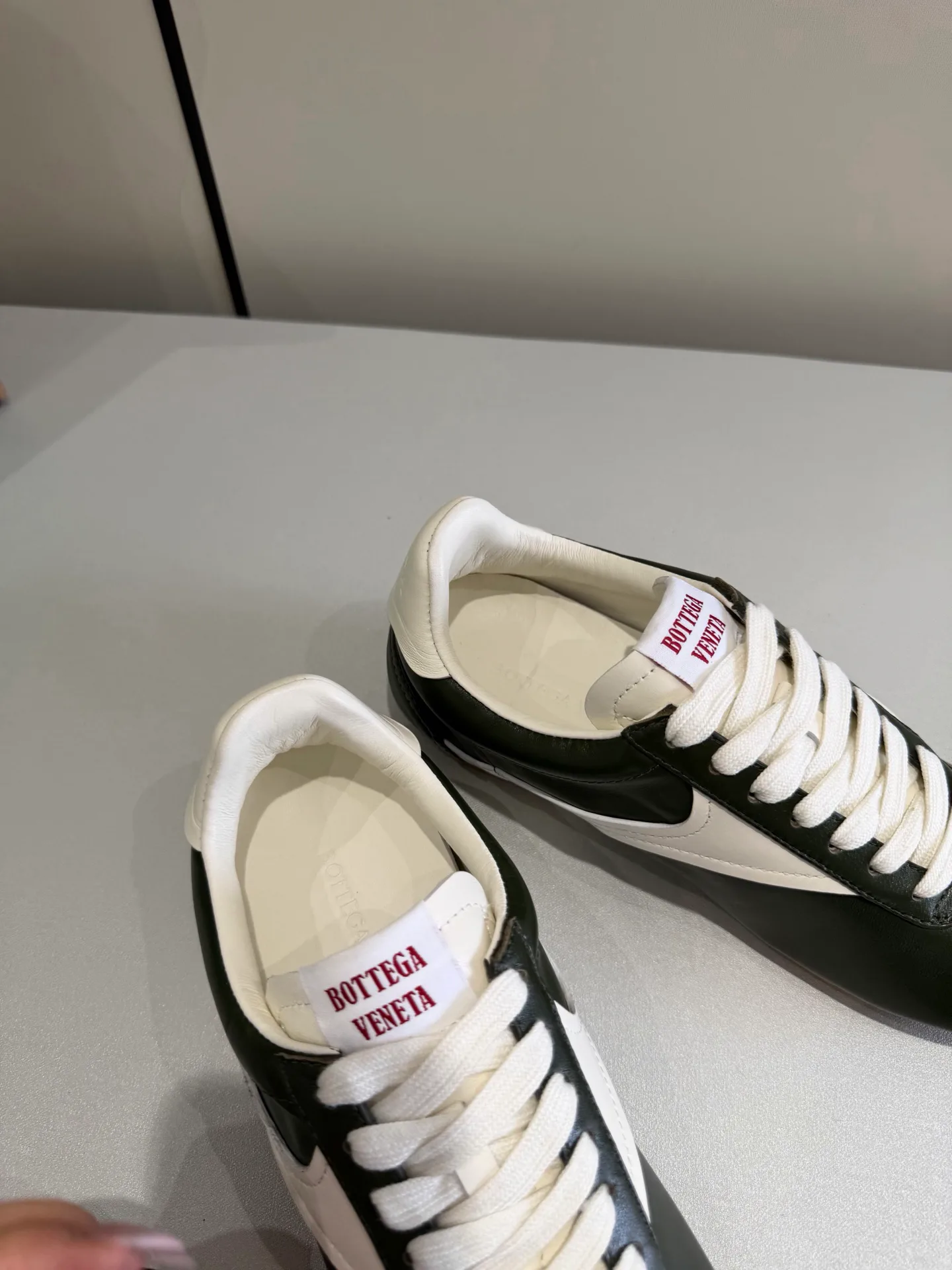 Кроссовки Женские Bottega Veneta 17976995