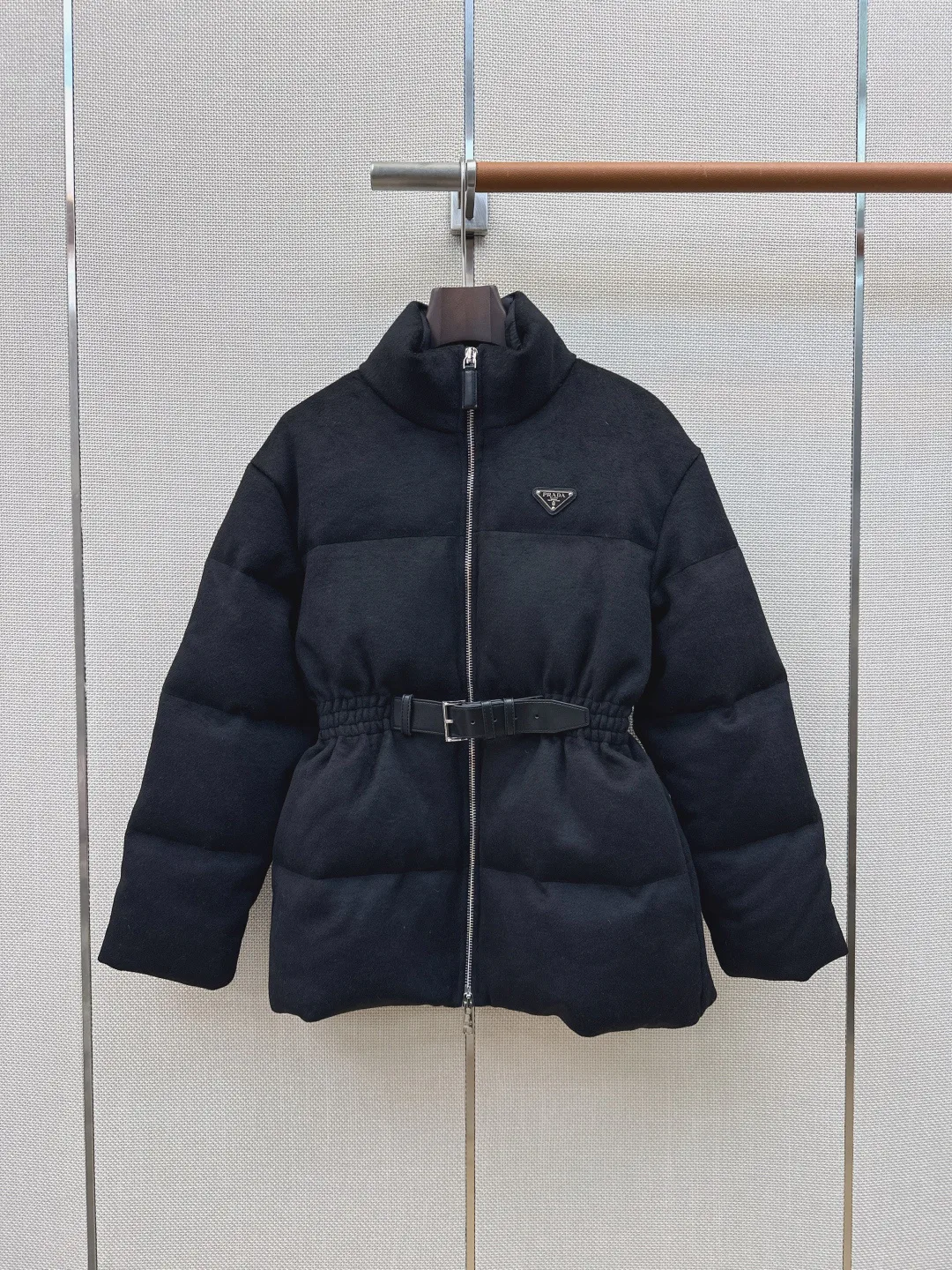 Куртки И Пуховики Женские Prada 18629387