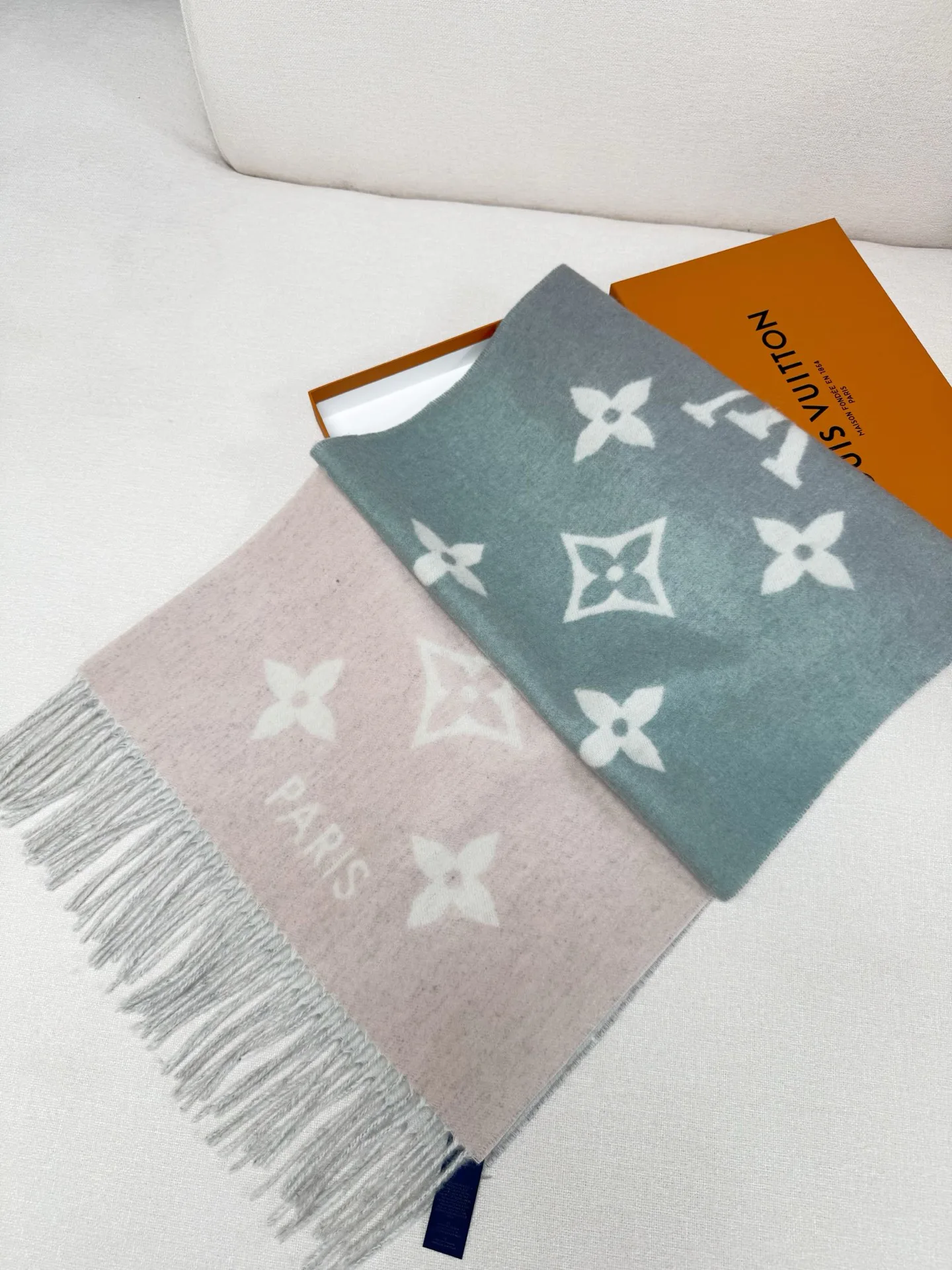 Шарфы Louis Vuitton 17945393