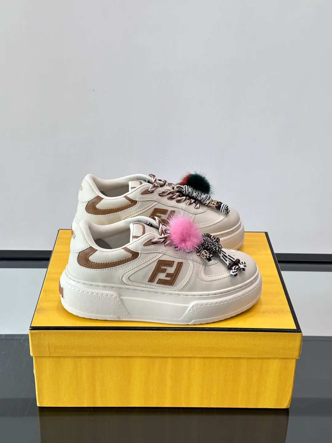 Кроссовки Женские Fendi 82705