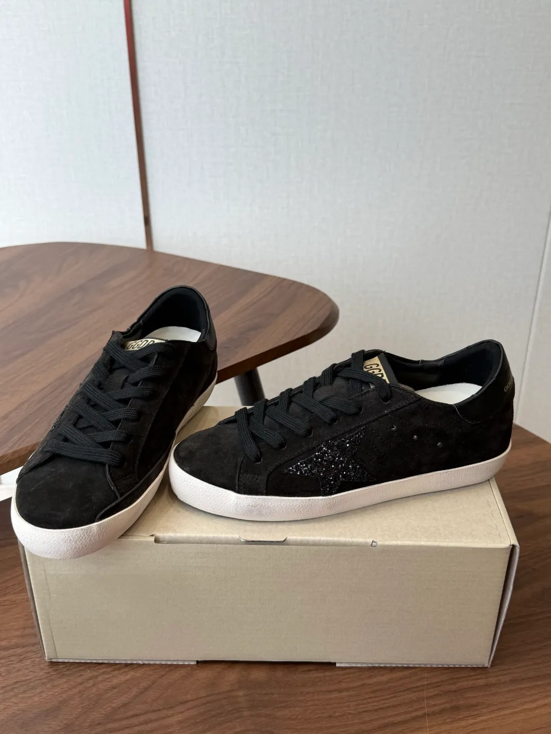 Кроссовки Женские Golden Goose 18146568