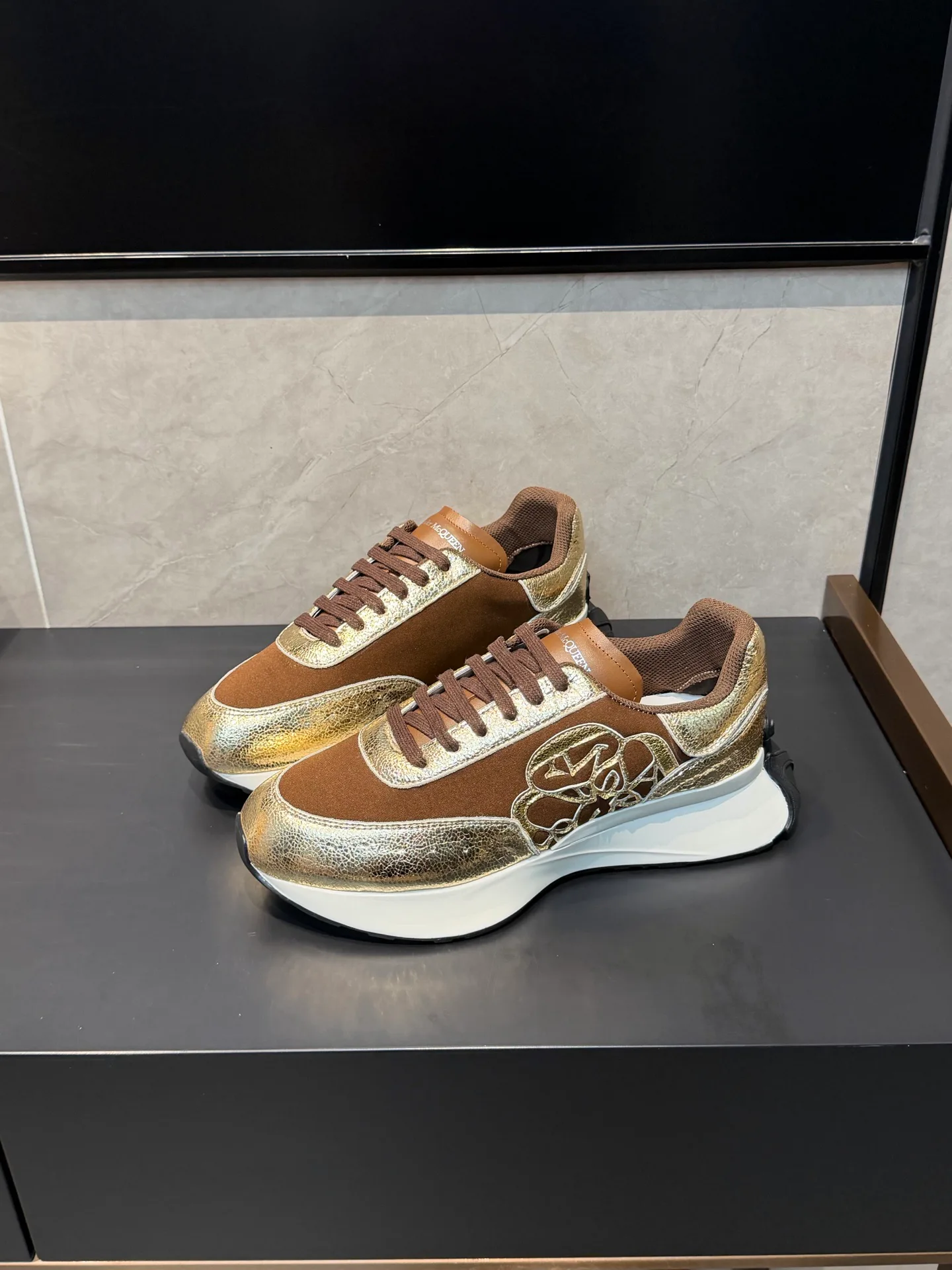 Кроссовки Женские Alexander Mcqueen 18891467