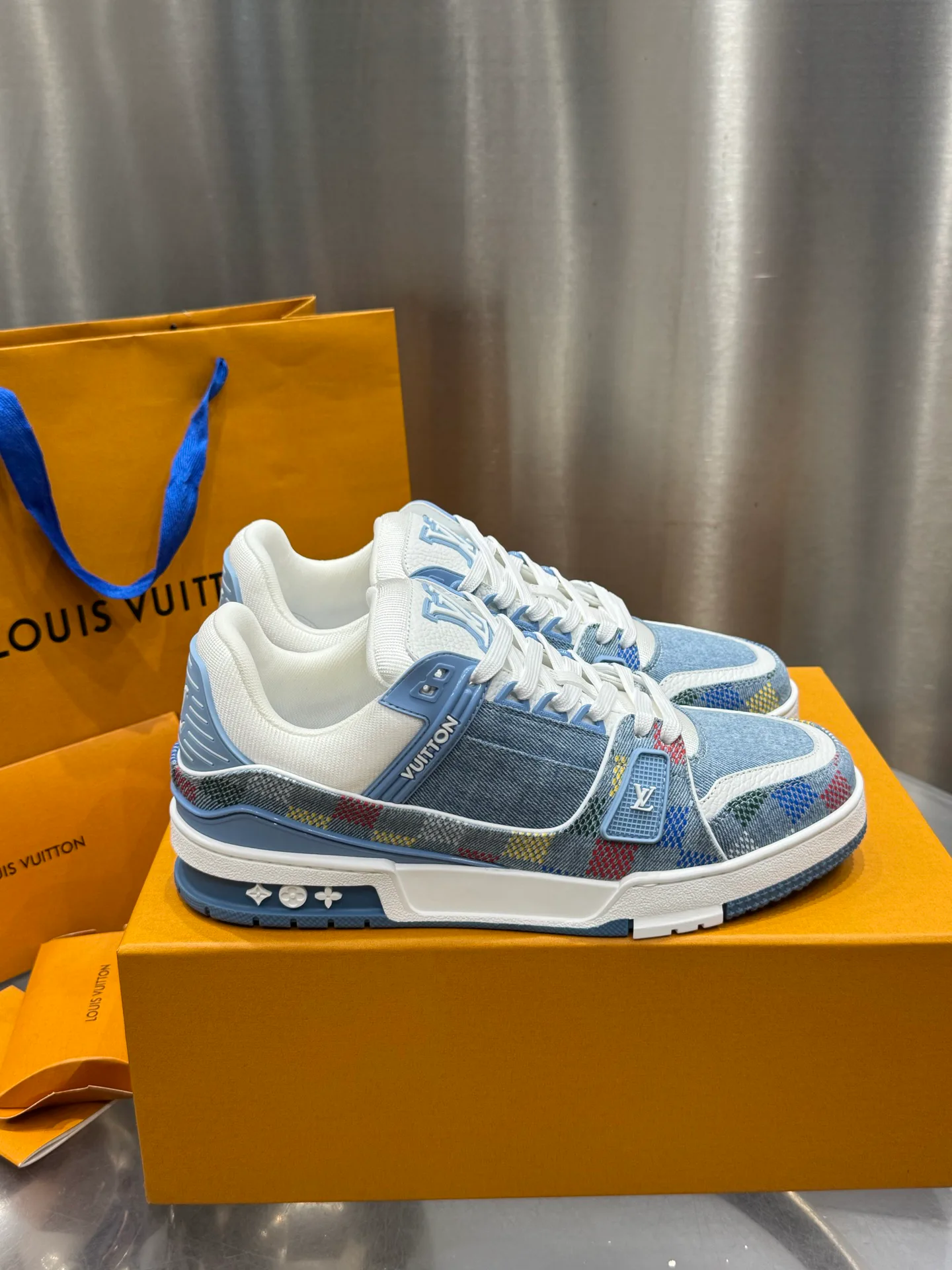 Кроссовки Мужские Louis Vuitton 19073348