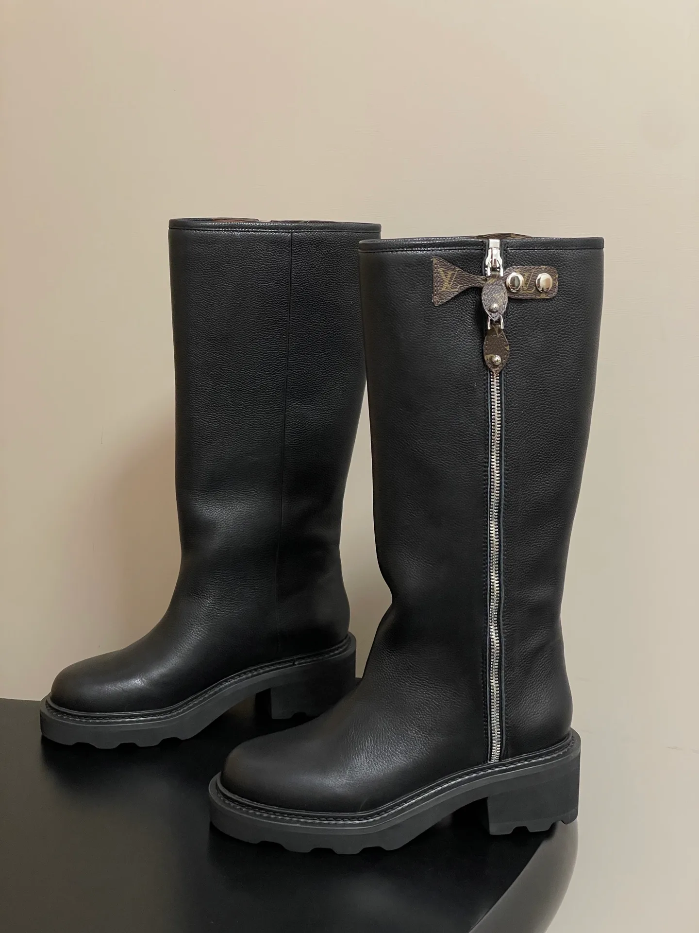 Сапоги Женские Louis Vuitton 18388126