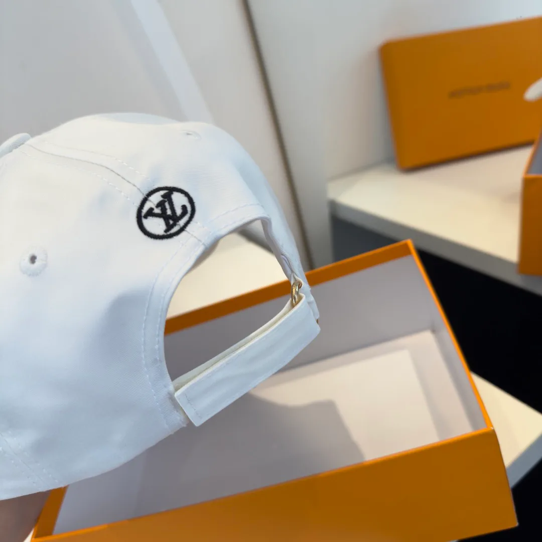 Головные Уборы Louis Vuitton 11416641