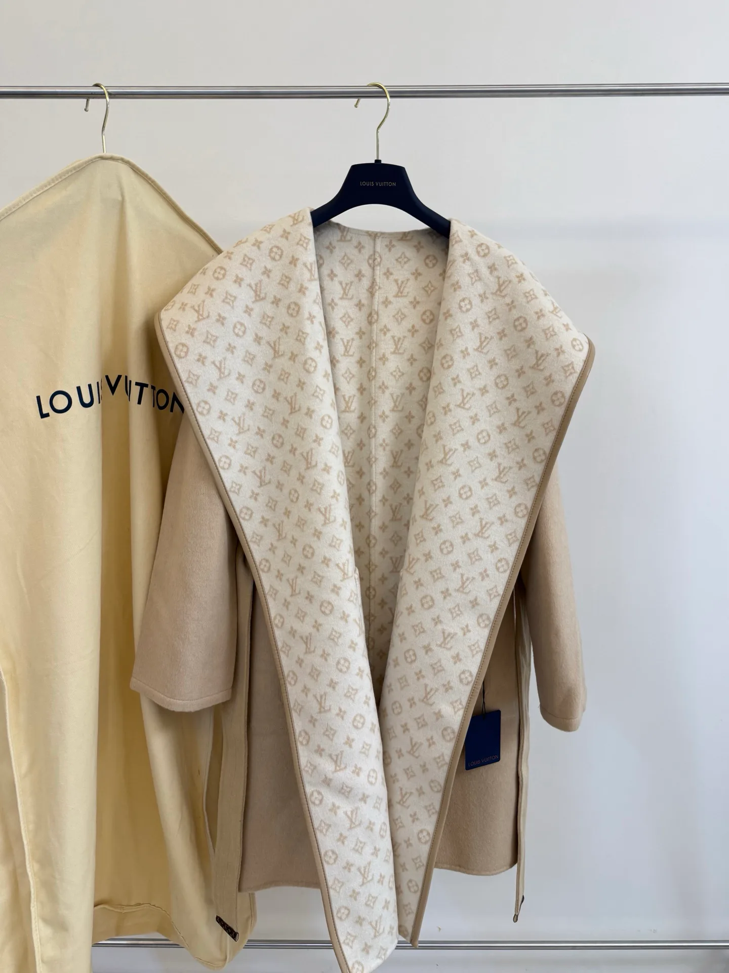 Пальто Женские Louis Vuitton 18601488