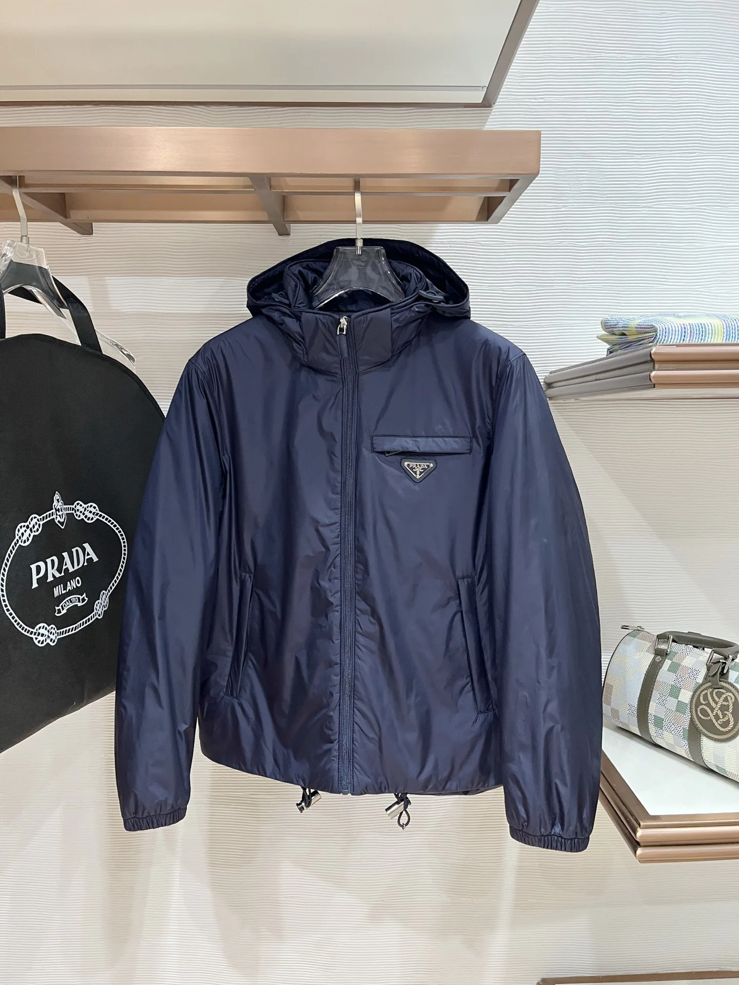 Куртки И Пуховики Женские Prada 18537444