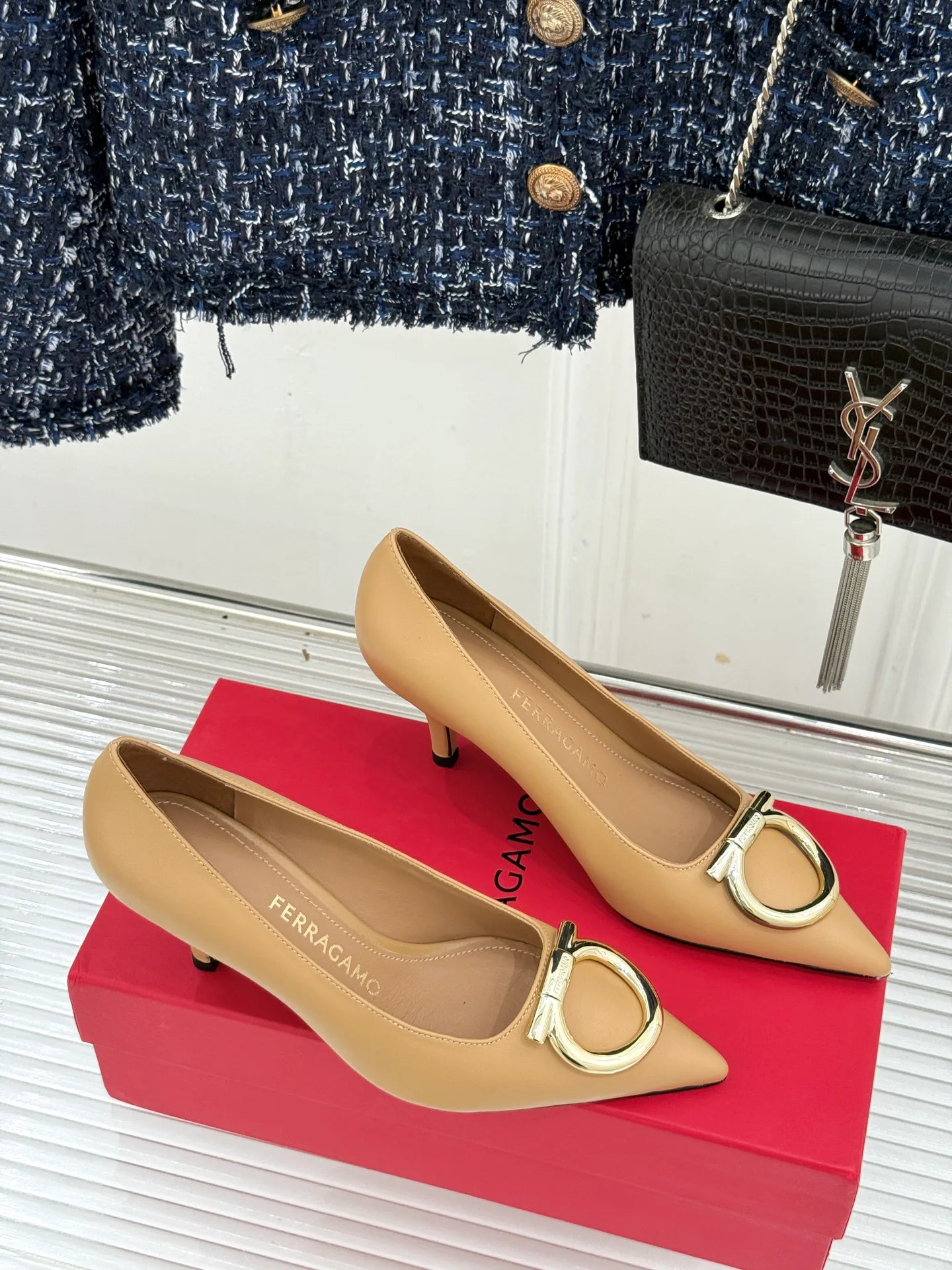 Туфли Женские Salvatore Ferragamo 18104109