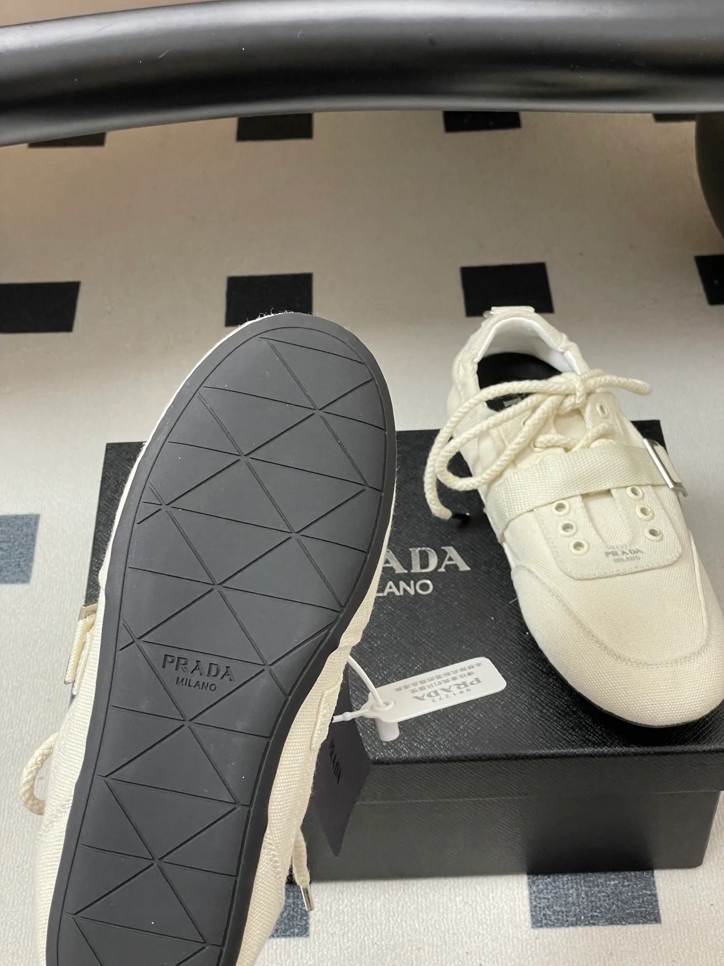 Кроссовки Женские Prada 12880089
