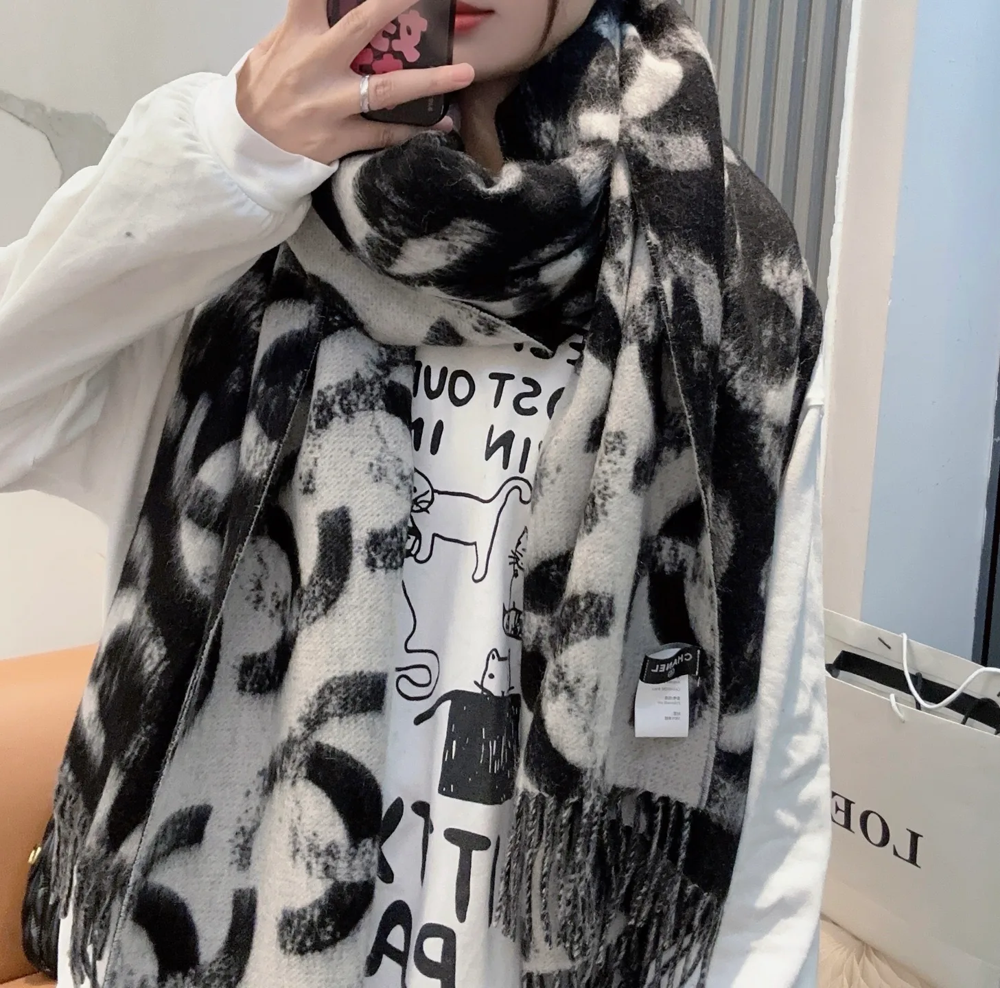 Шарфы Chanel 18105465