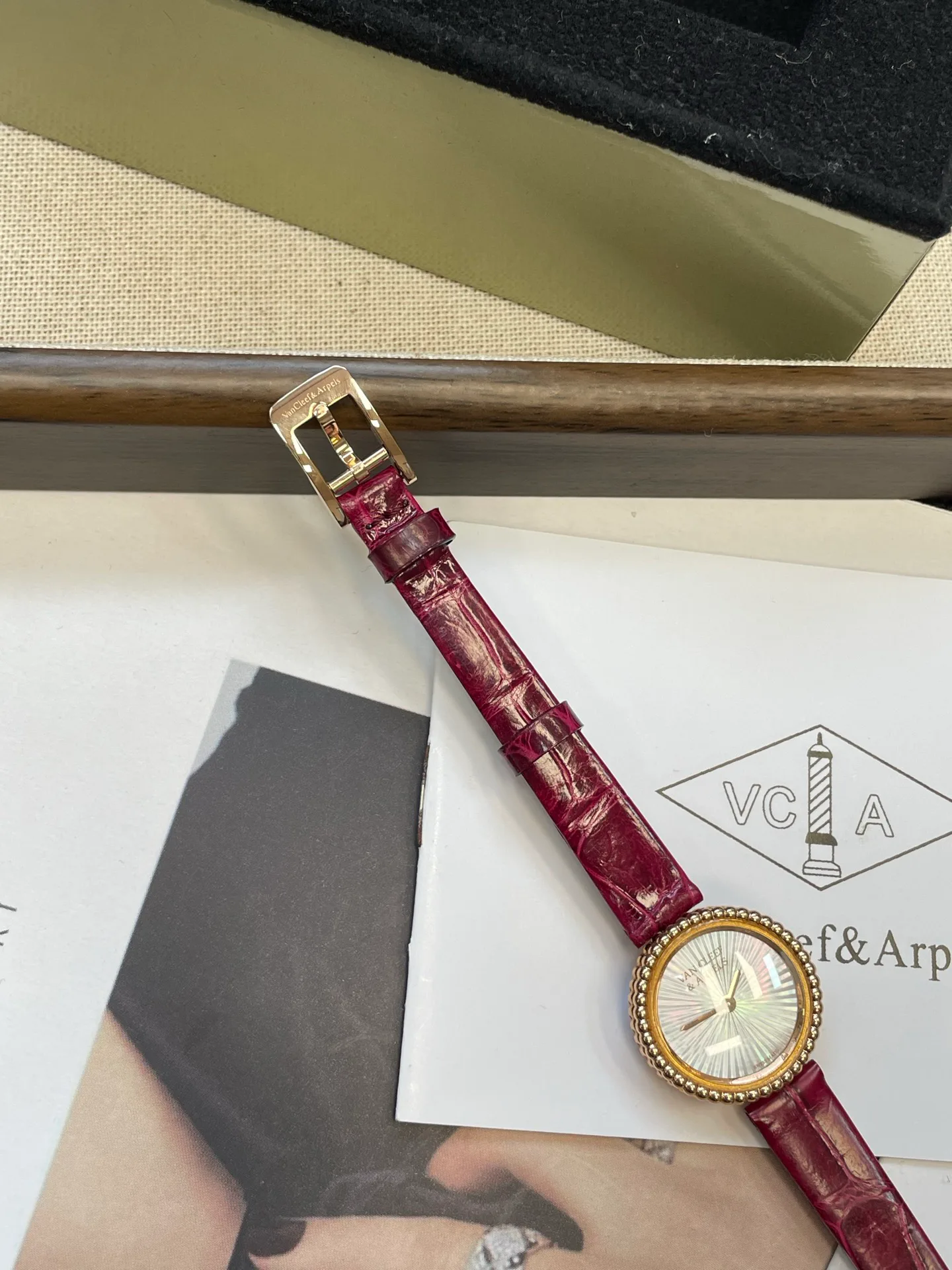 Часы Женские Van Cleef & Arpels 17336729