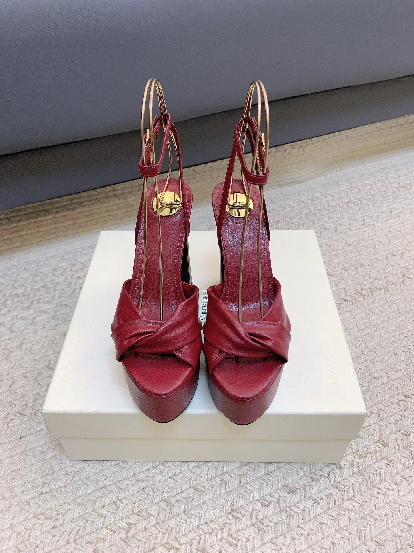 Босоножки Женские Saint Laurent 18731816