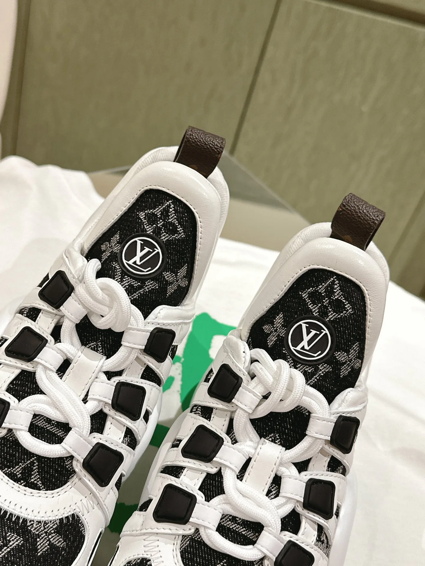 Кроссовки Женские Louis Vuitton 10840499