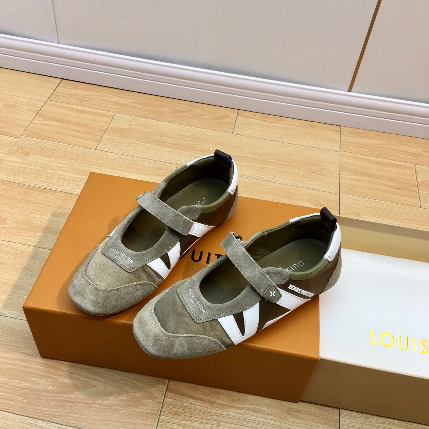 Балетки Женские Louis Vuitton 11410202