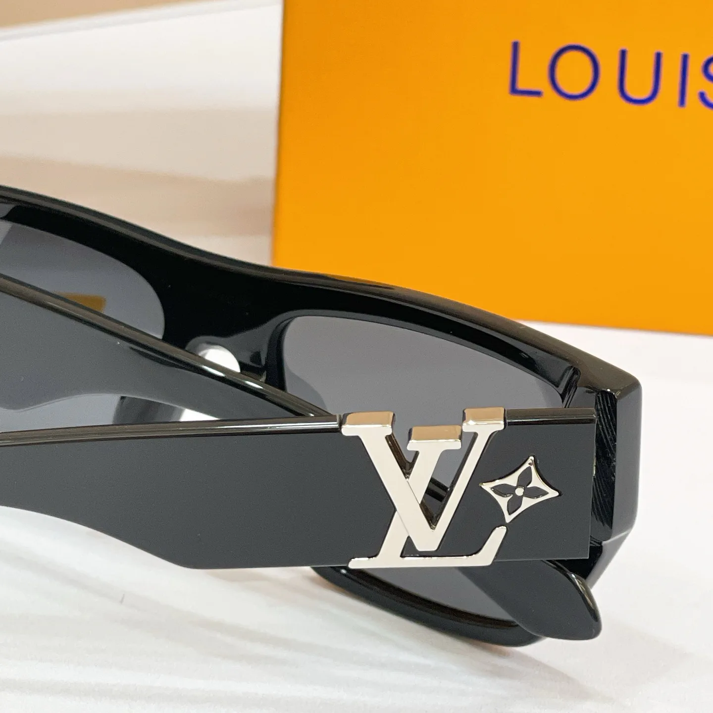 Очки Louis Vuitton 17495877