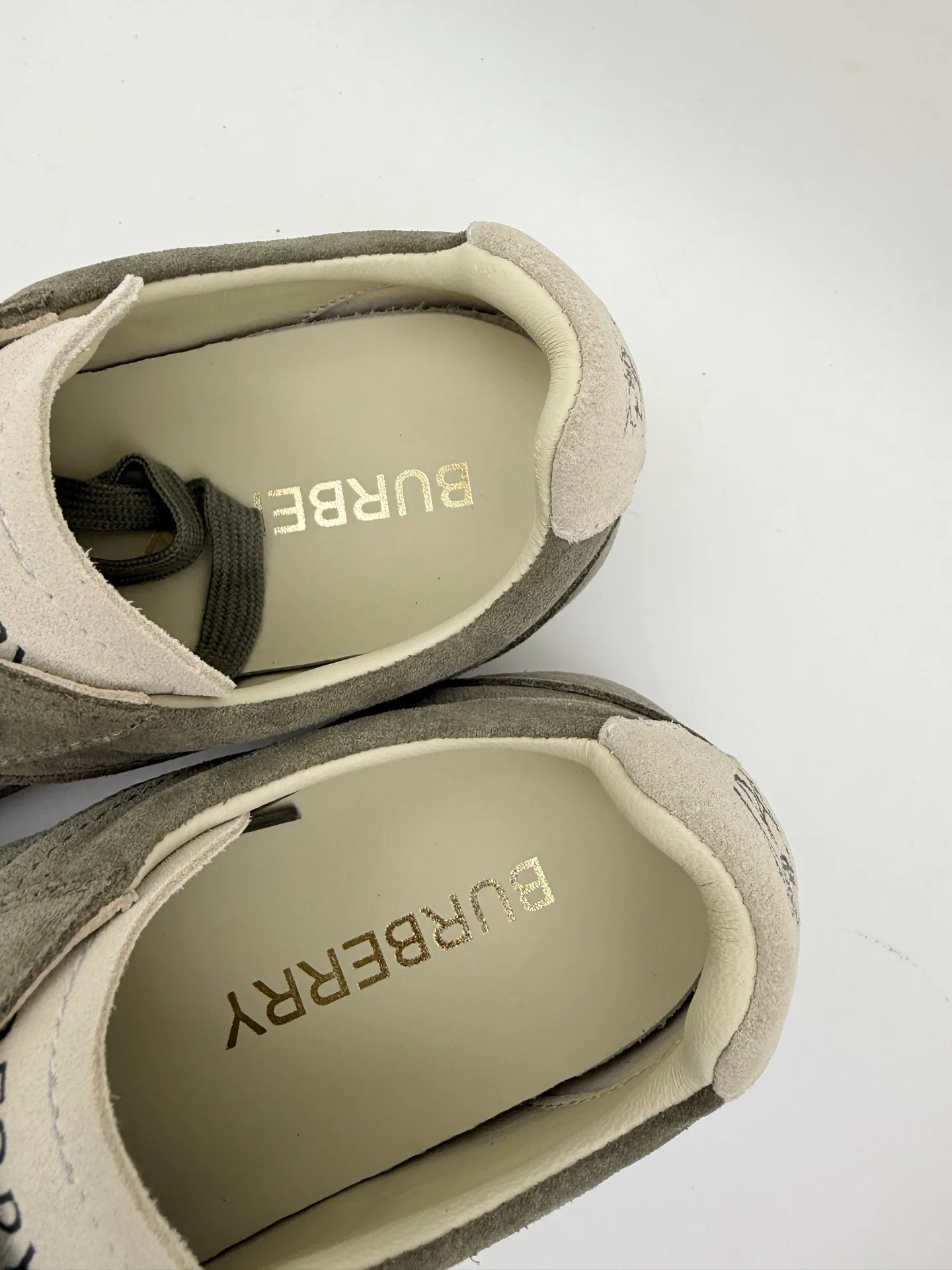 Кроссовки Женские Burberry 18589208