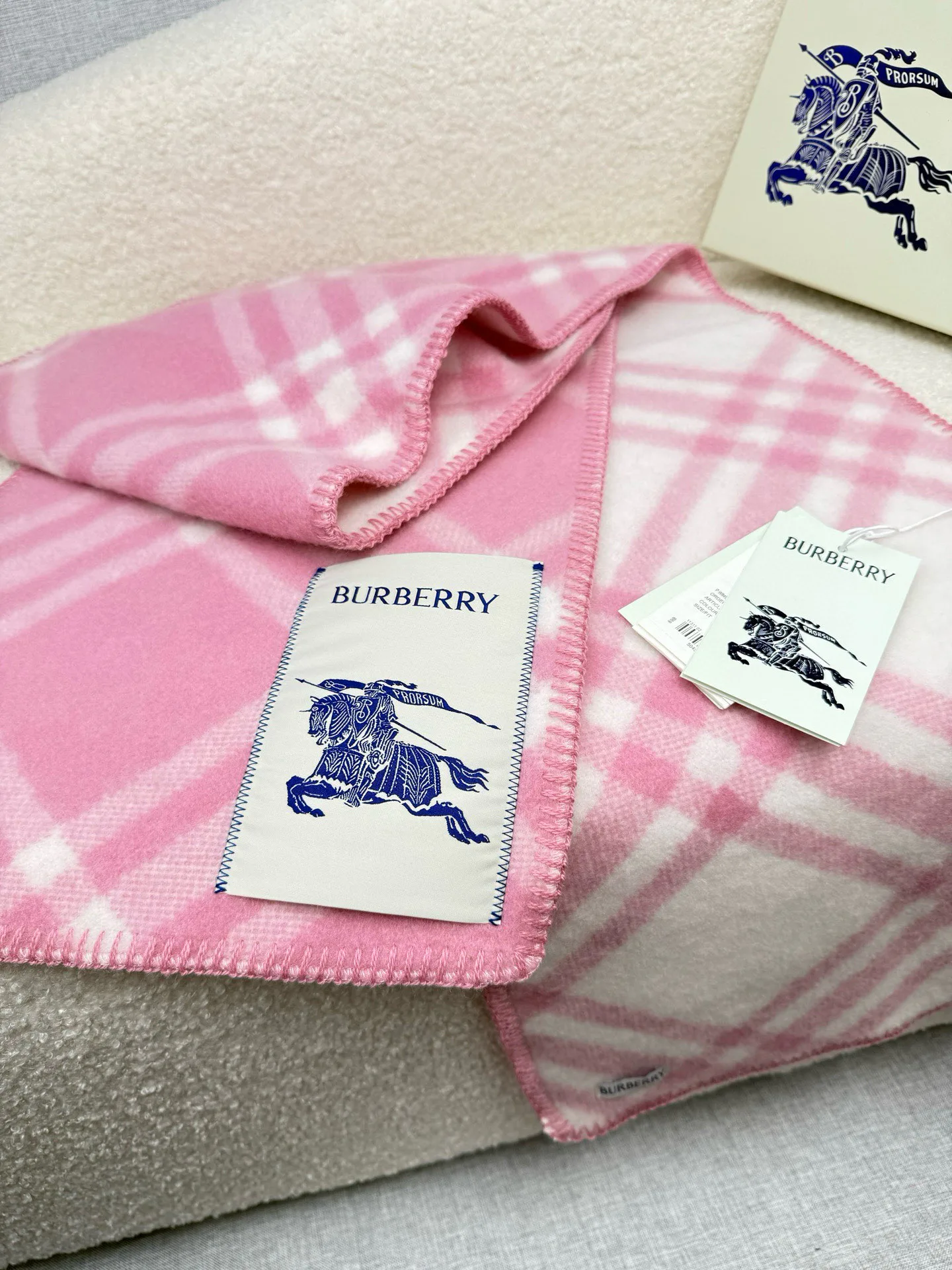 Шарфы Burberry 17948824