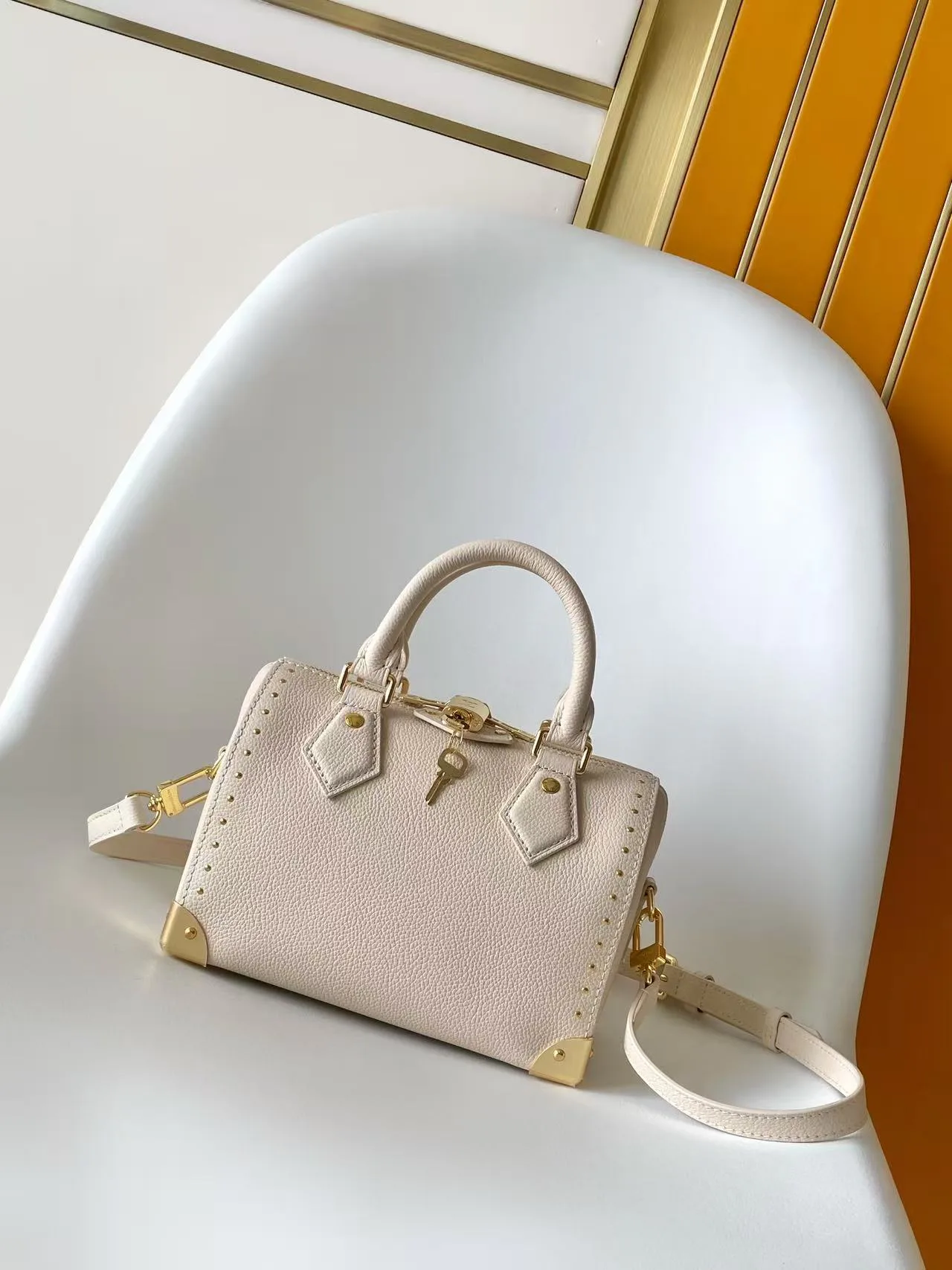 Классические Сумки Женские Louis Vuitton 17813550