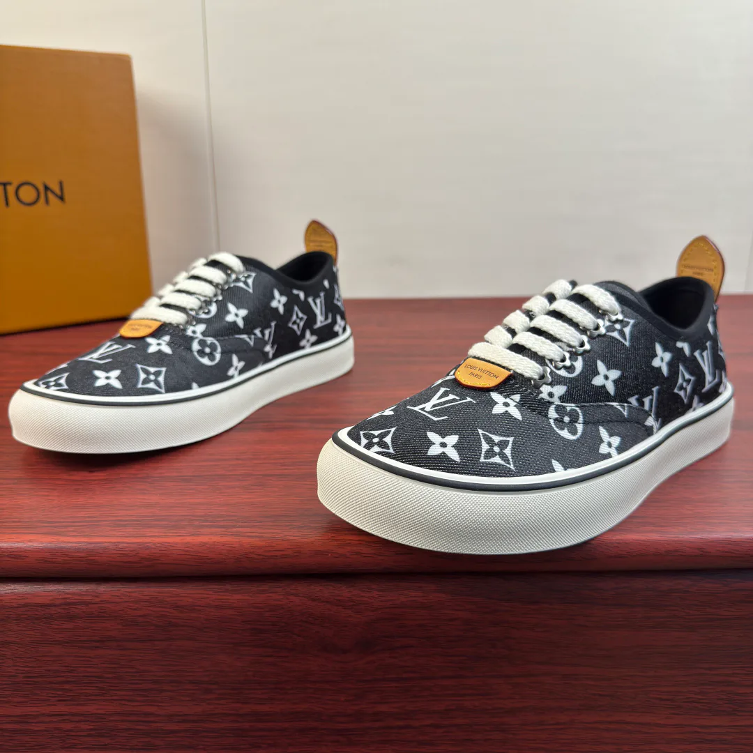Кроссовки Женские Louis Vuitton 18100540
