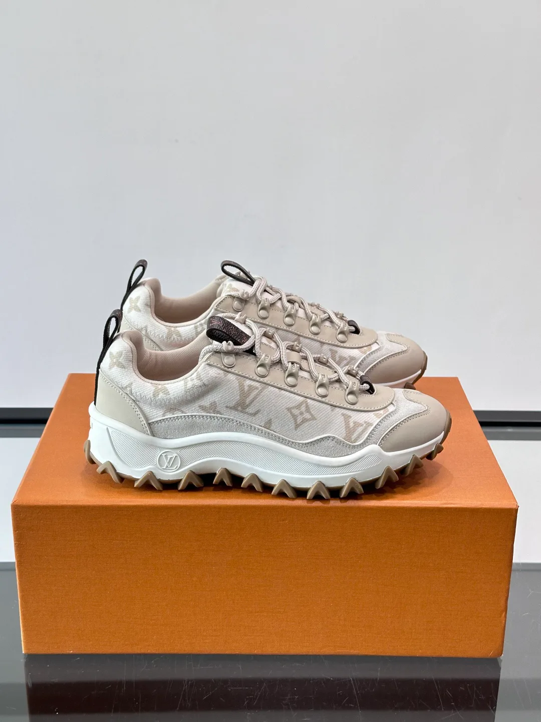 Кроссовки Женские Louis Vuitton 13541994