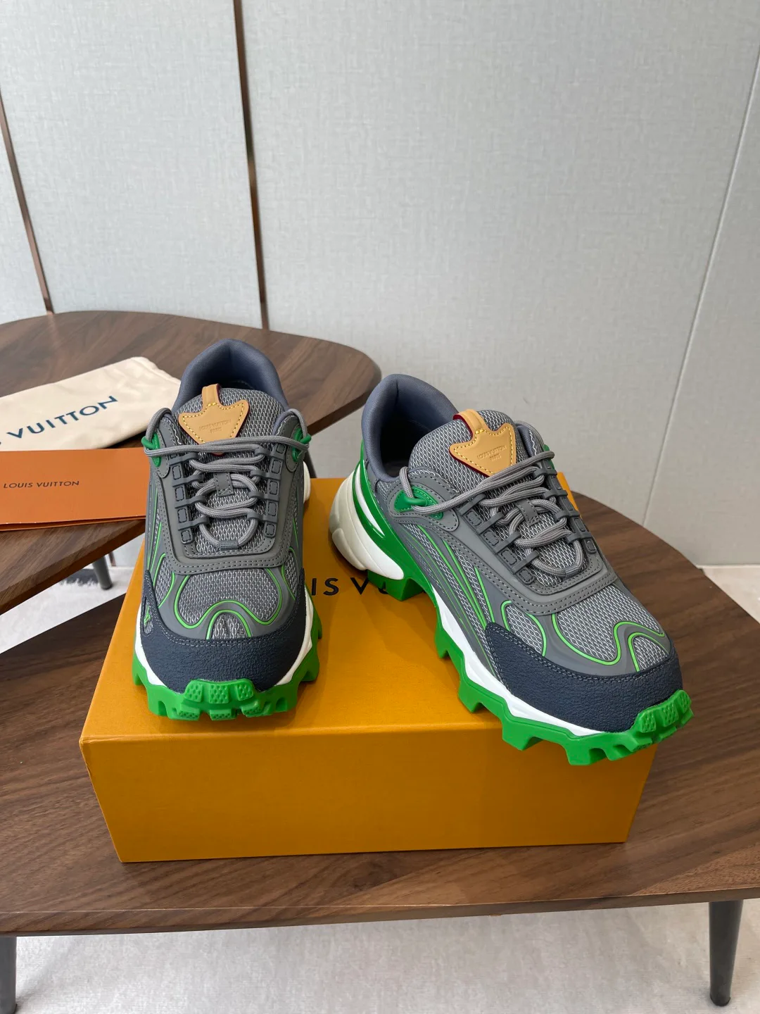 Кроссовки Мужские Louis Vuitton 11966338