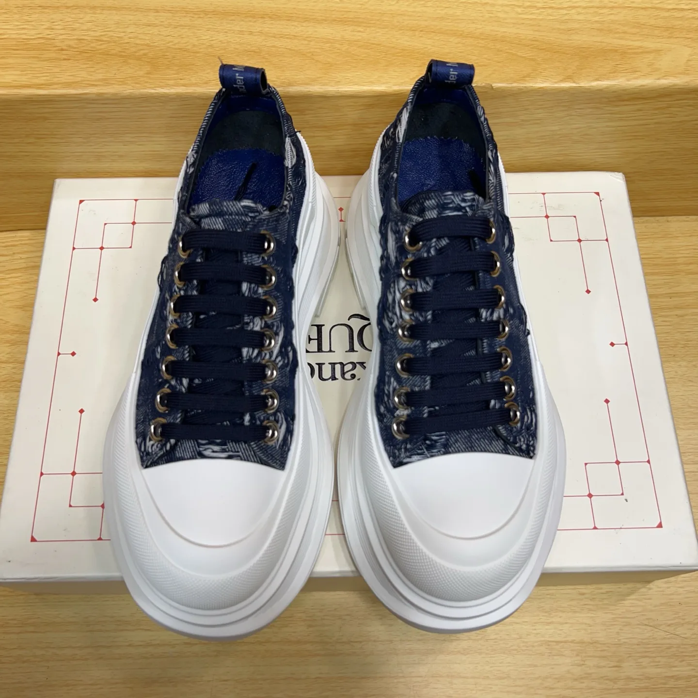 Кроссовки Женские Alexander Mcqueen 17545304
