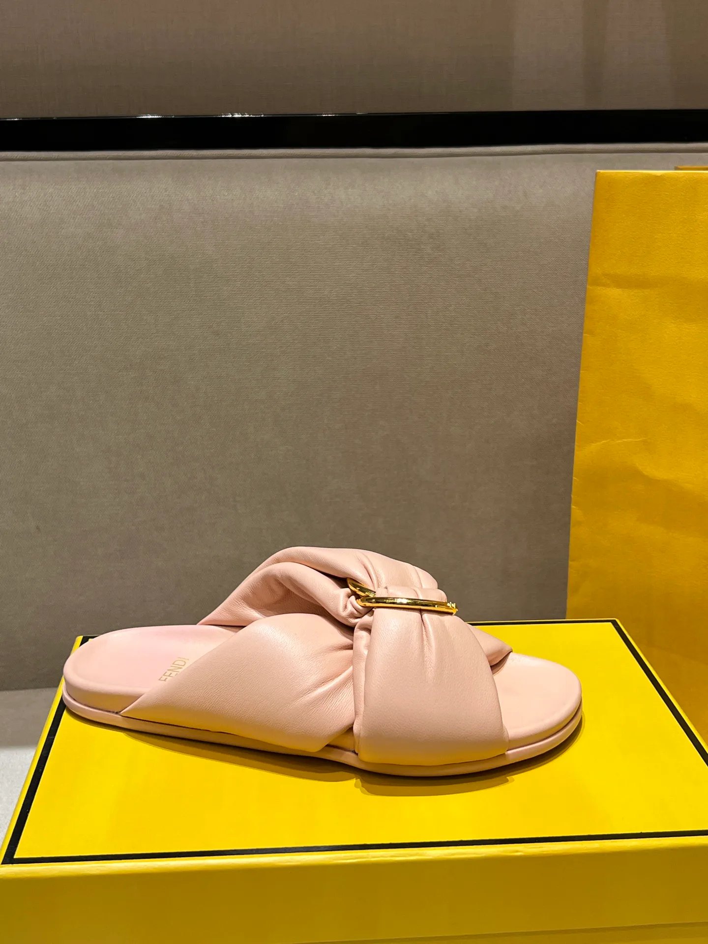 Сандалии Женские Fendi 9288969